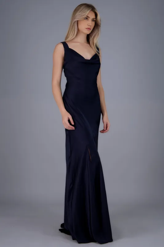 Vestido maxi escote cascada satin con abertura sold by Shasa