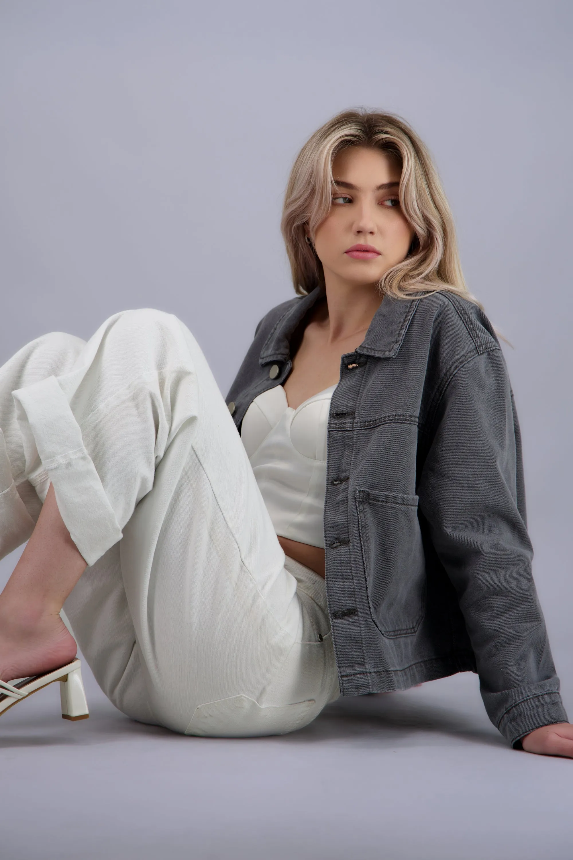 Chamarra cropped bolsas sold by Shasa