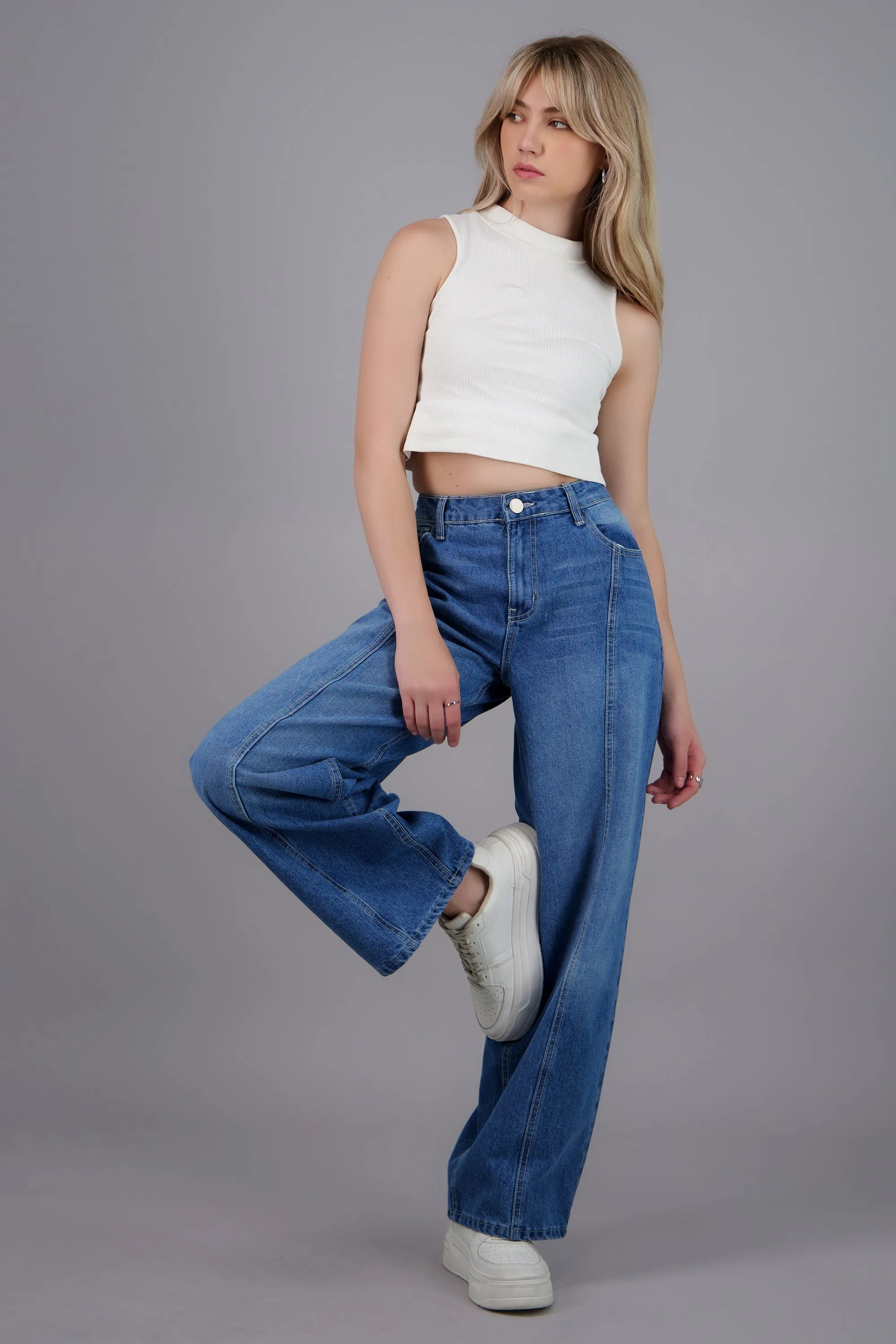 Jeans barrel con corte al centro sold by Shasa product image thumbnail 2