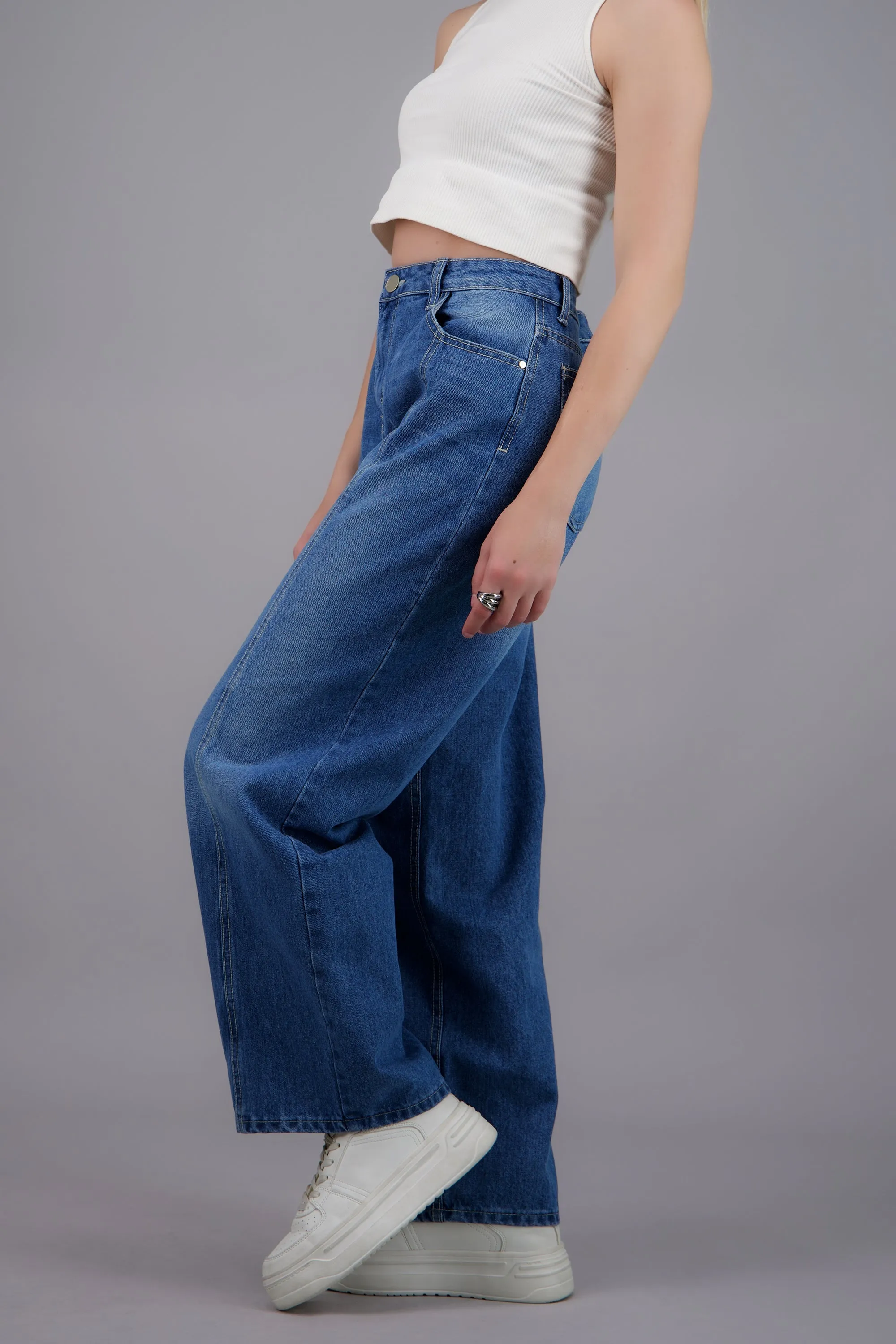 Jeans barrel con corte al centro sold by Shasa product image thumbnail 3