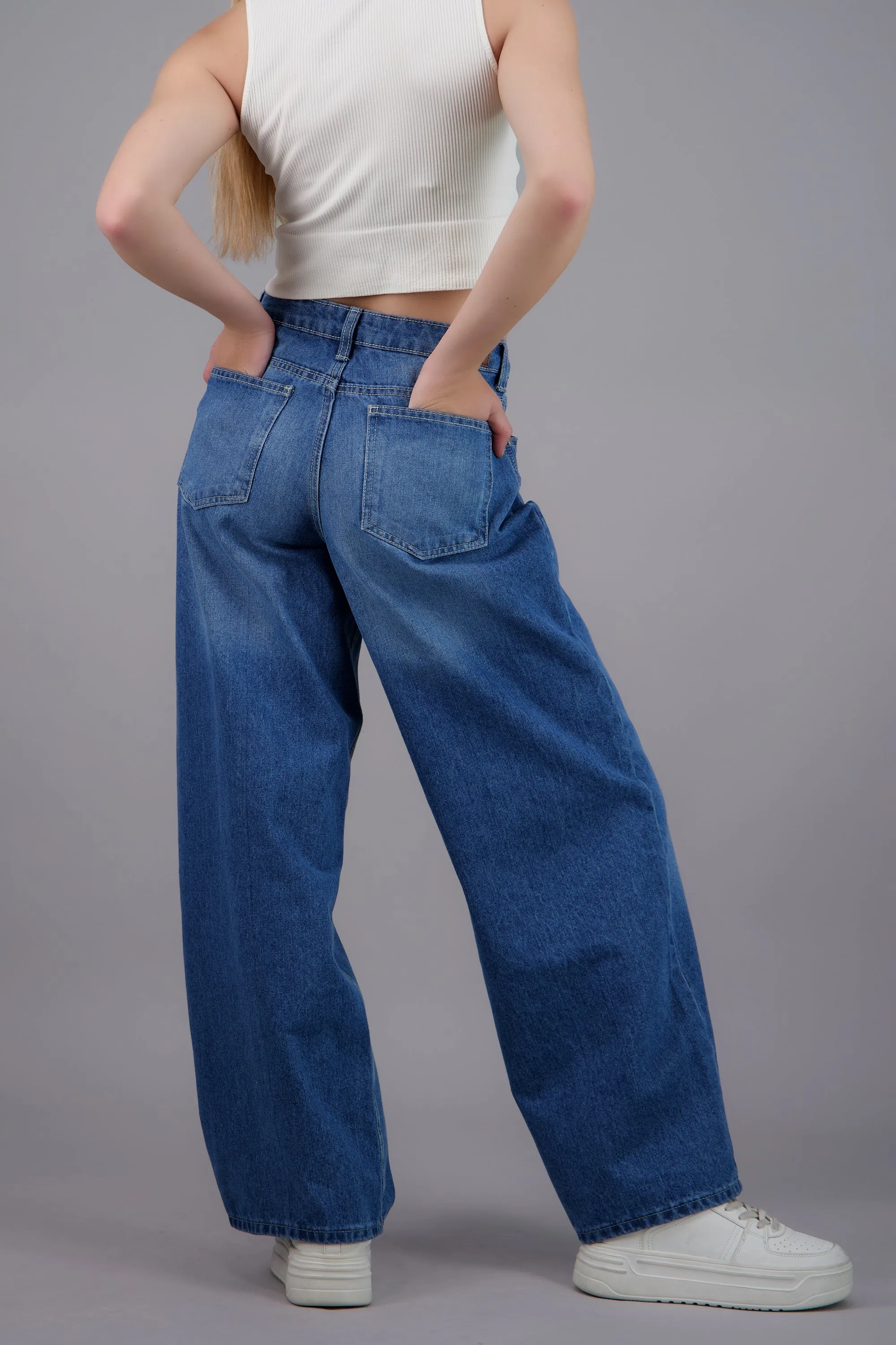 Jeans barrel con corte al centro sold by Shasa product image thumbnail 4