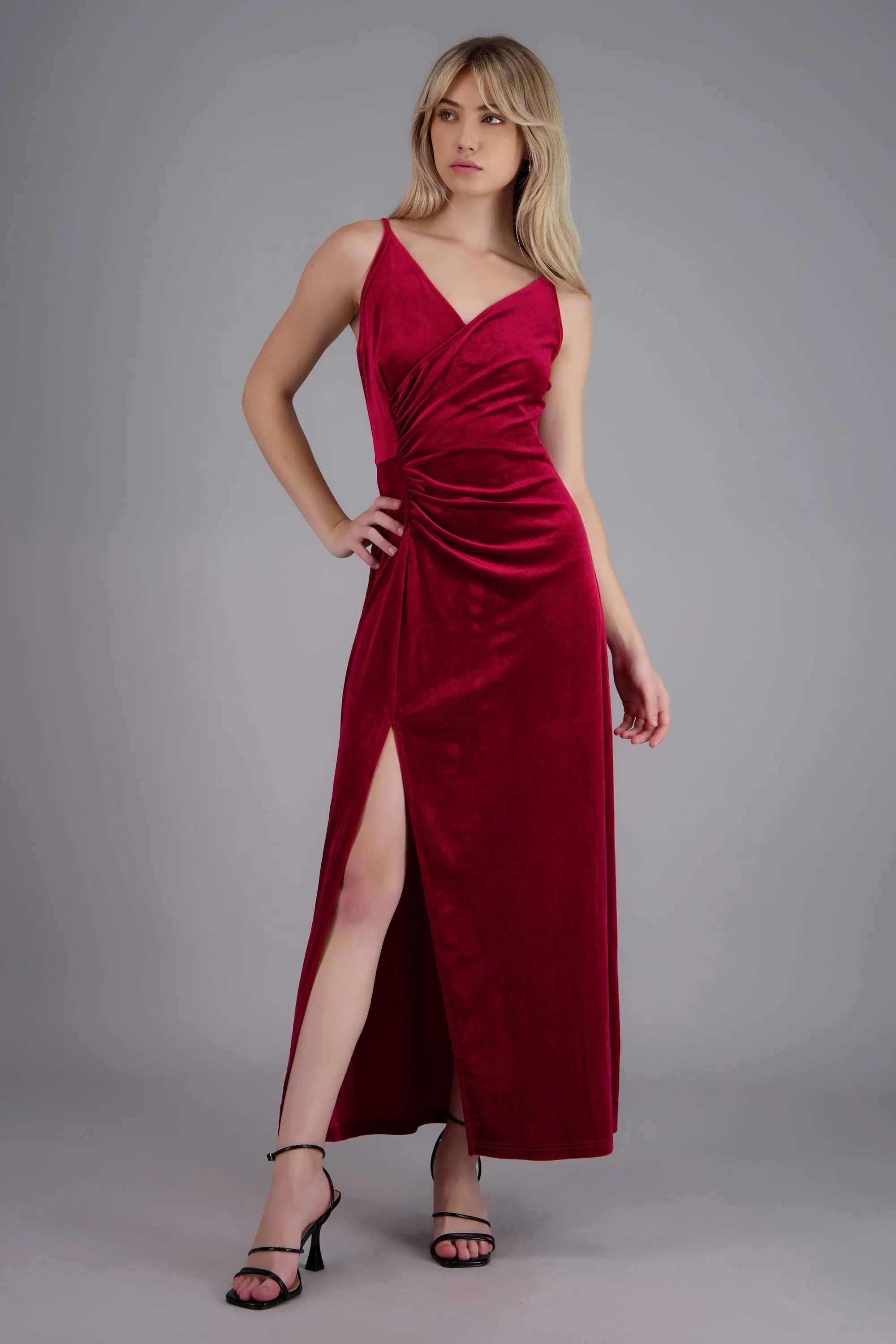 Vestido maxi velvet escote en v sold by Shasa