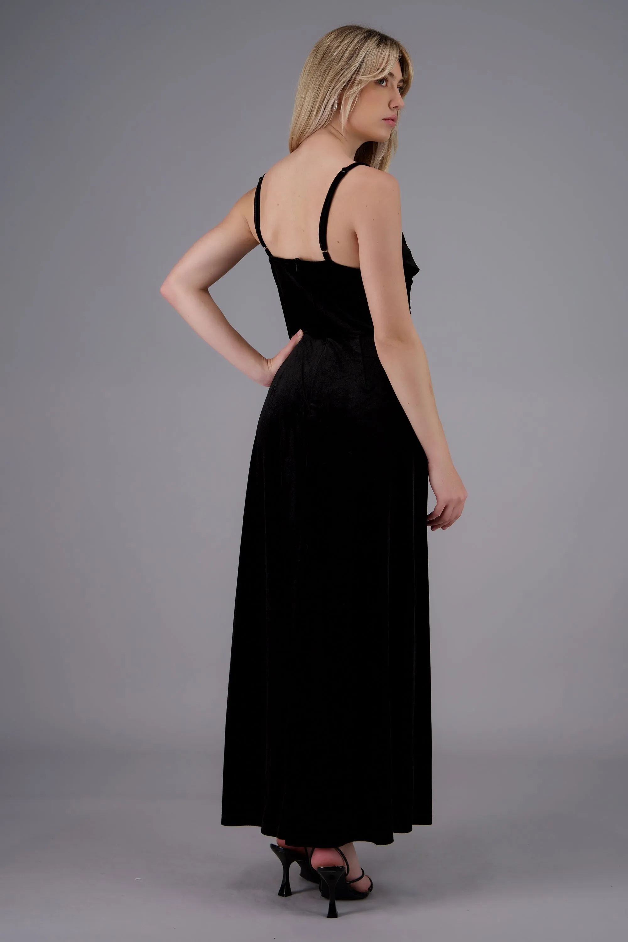 Vestido maxi velvet escote en v sold by Shasa product image thumbnail 4