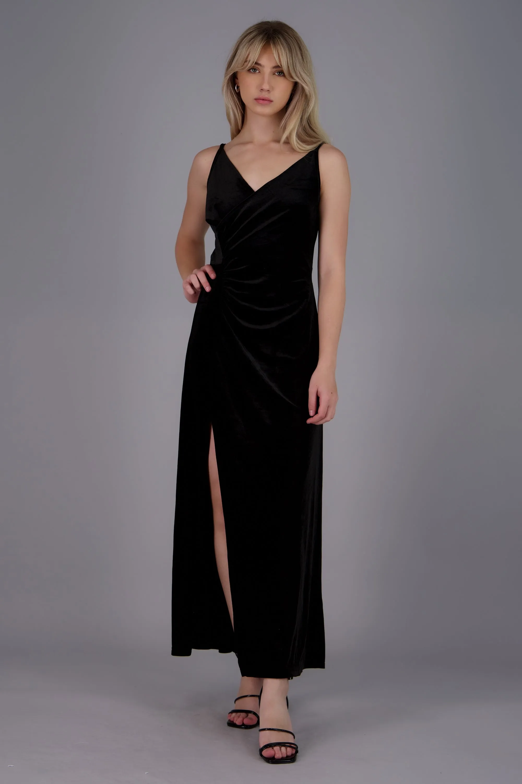 Vestido maxi velvet escote en v sold by Shasa product image thumbnail 2