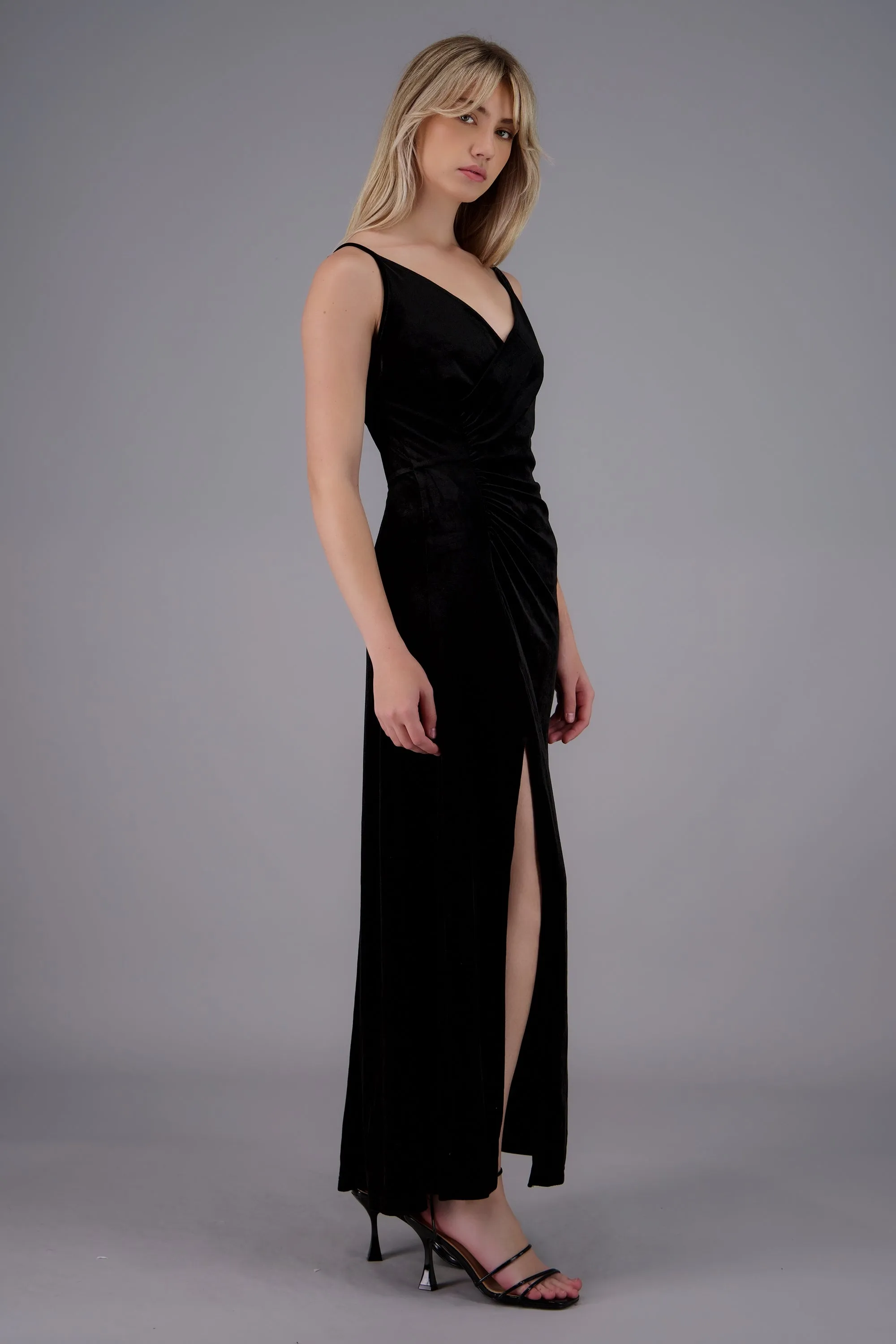 Vestido maxi velvet escote en v sold by Shasa product image thumbnail 3