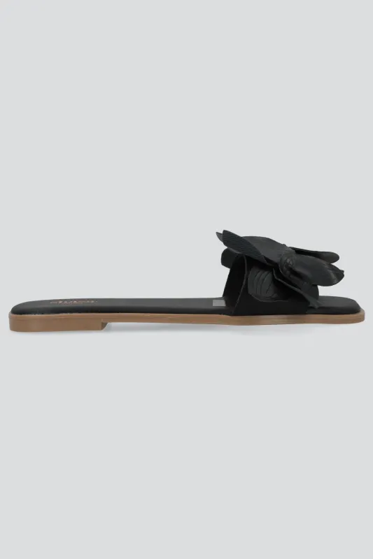 Sandalia flores maxi sold by Shasa