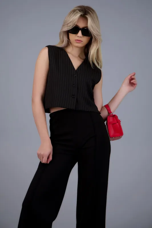 Chaleco sastreado crop rayas detalle botones sold by Shasa