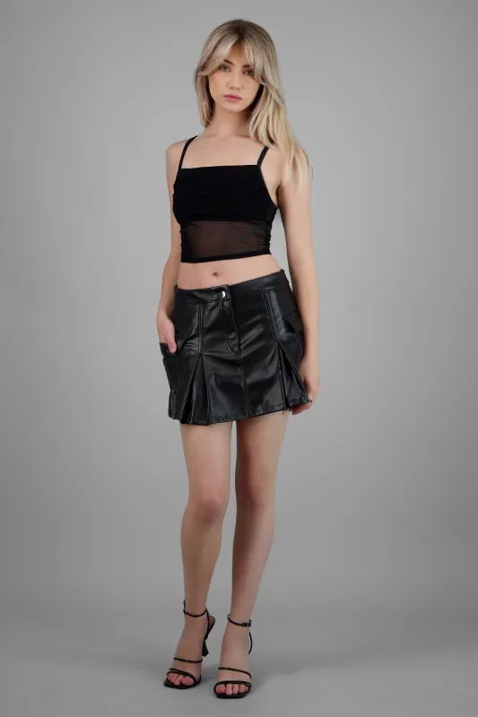 Falda Pu detalle bolsas sold by Shasa