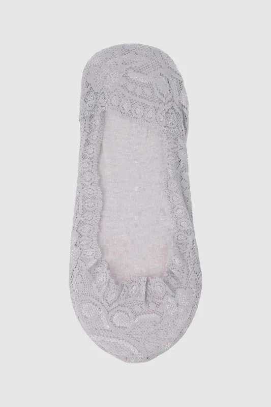 Cubrepie encaje sold by Shasa