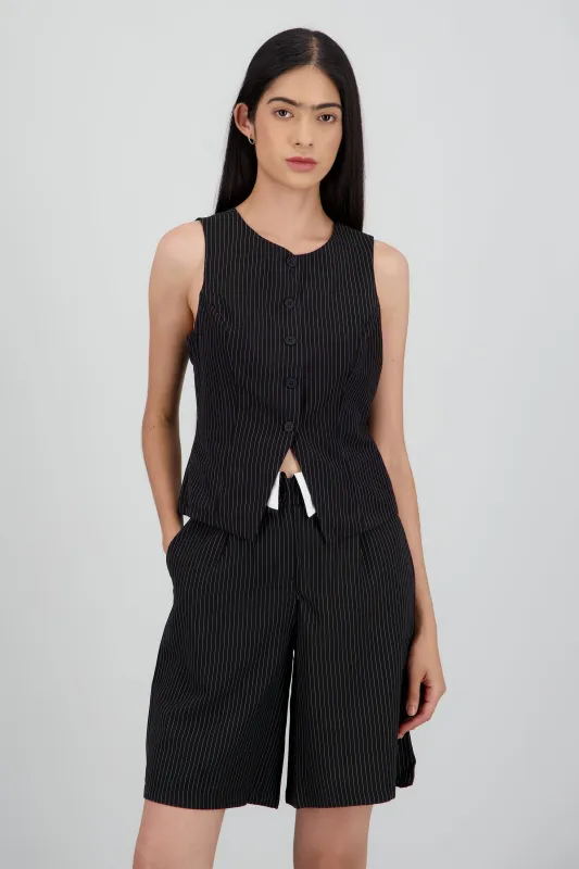 Chaleco sastreado rayas sold by Shasa