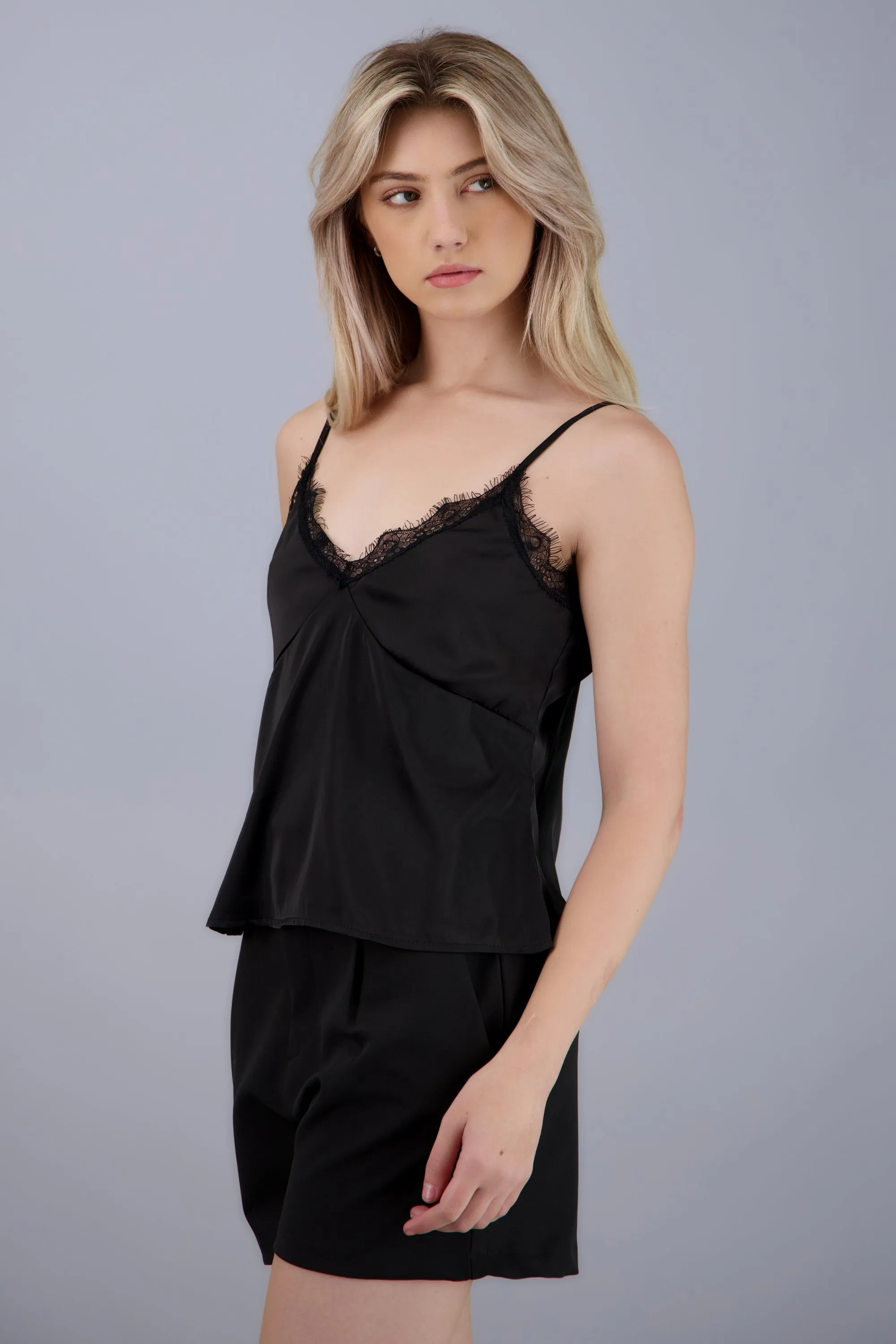 top escote v detalle encaje sold by Shasa product image thumbnail 3