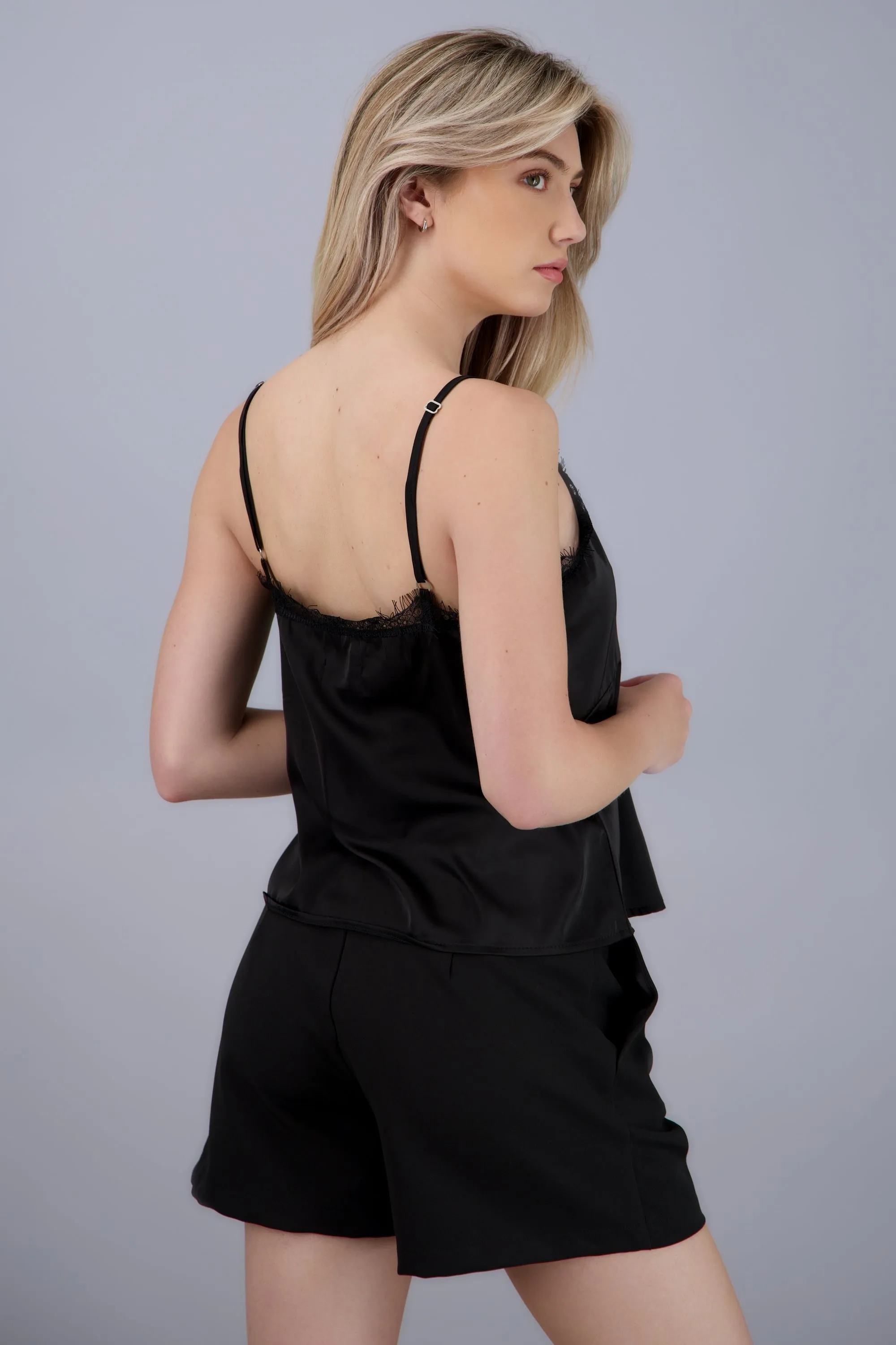 top escote v detalle encaje sold by Shasa product image thumbnail 4