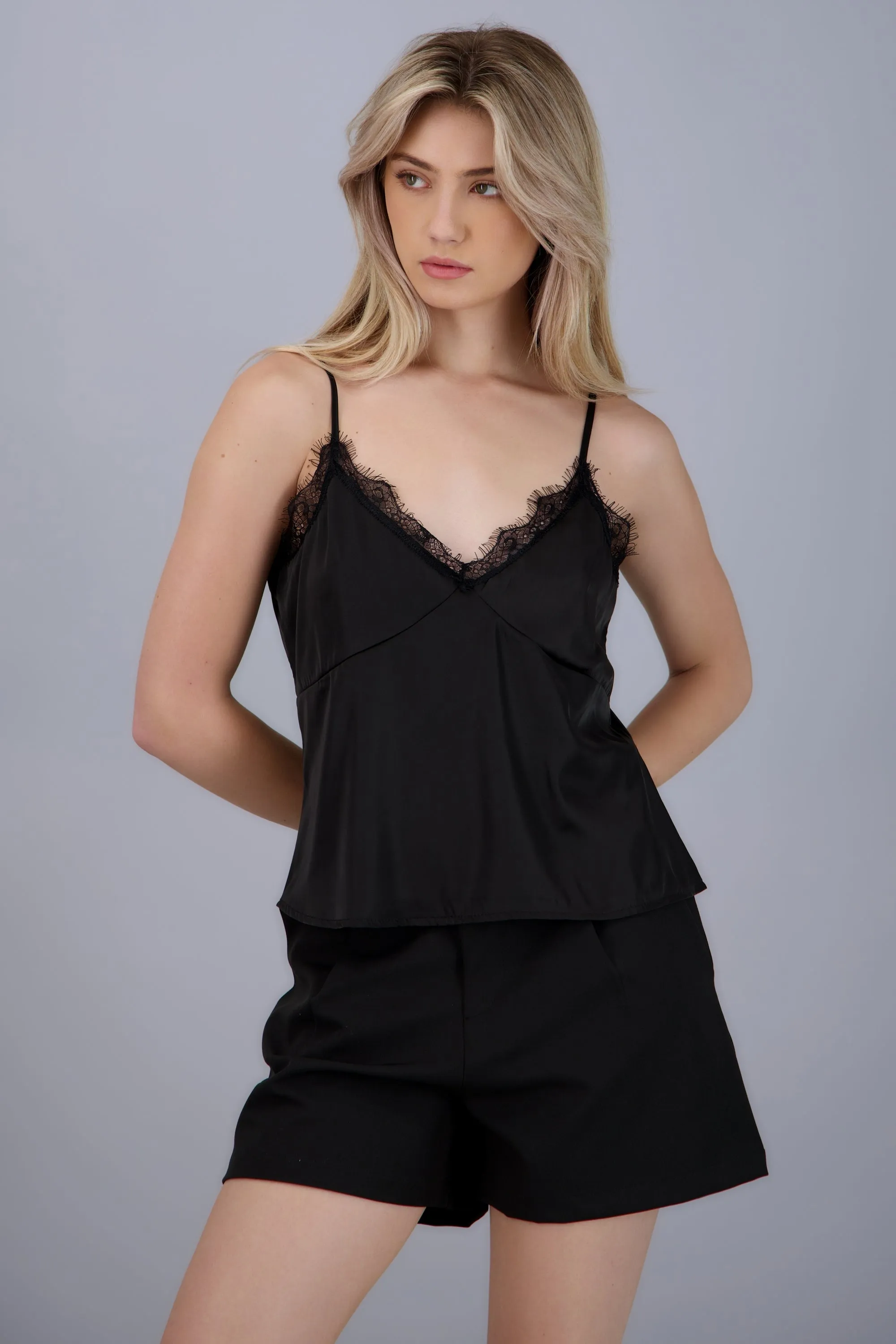 top escote v detalle encaje sold by Shasa product image thumbnail 2