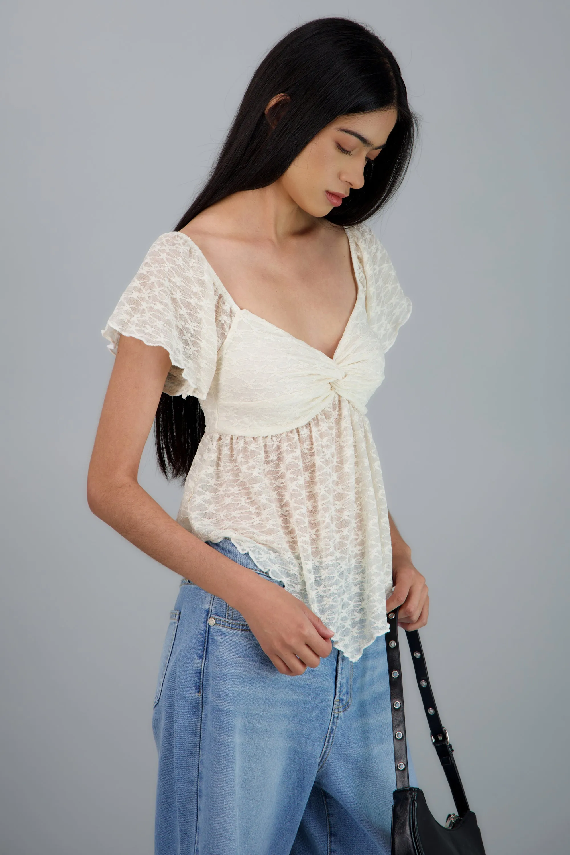 Blusa encaje asimetrica manga corta sold by Shasa product image thumbnail 3