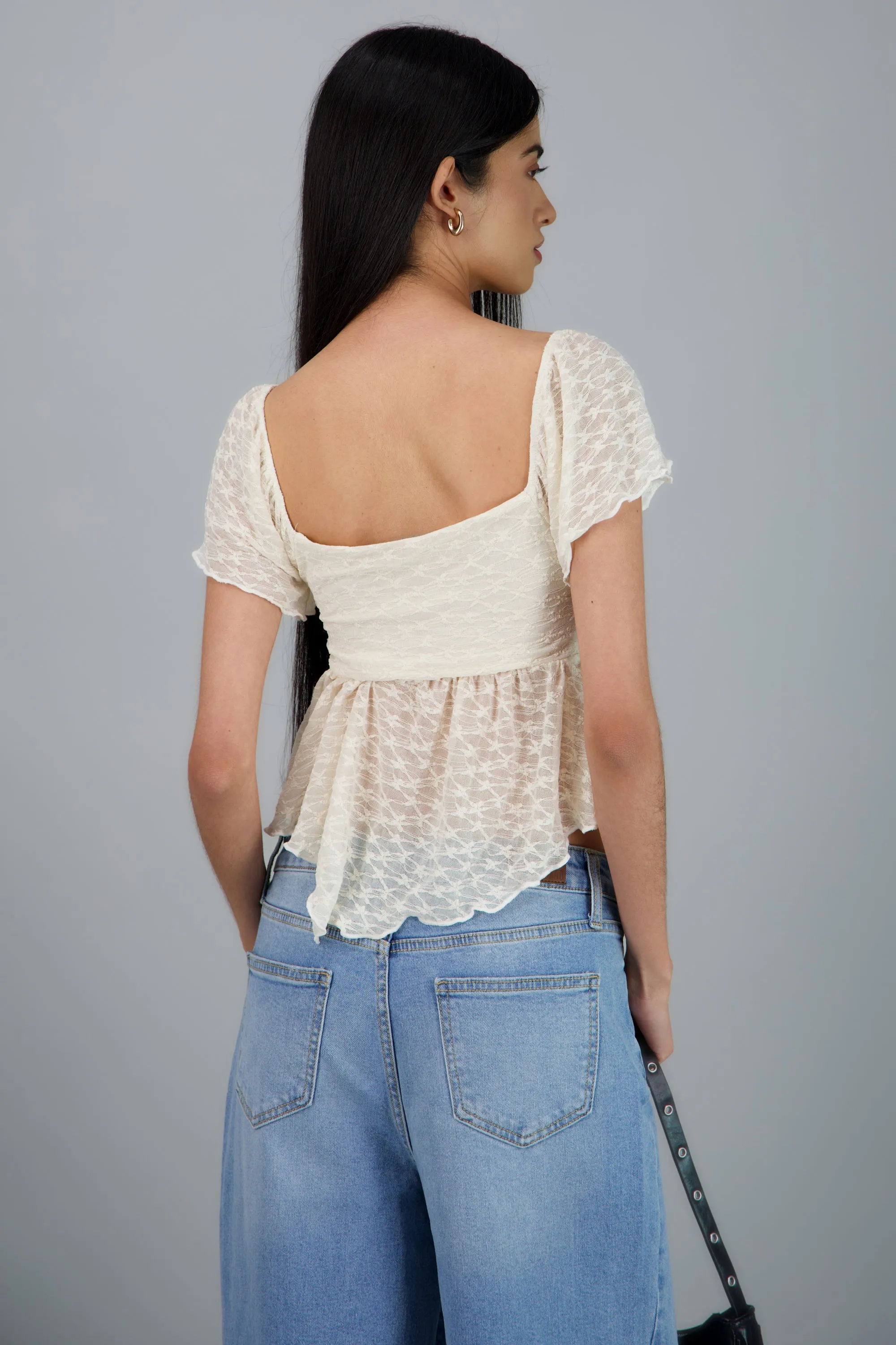 Blusa encaje asimetrica manga corta sold by Shasa product image thumbnail 4