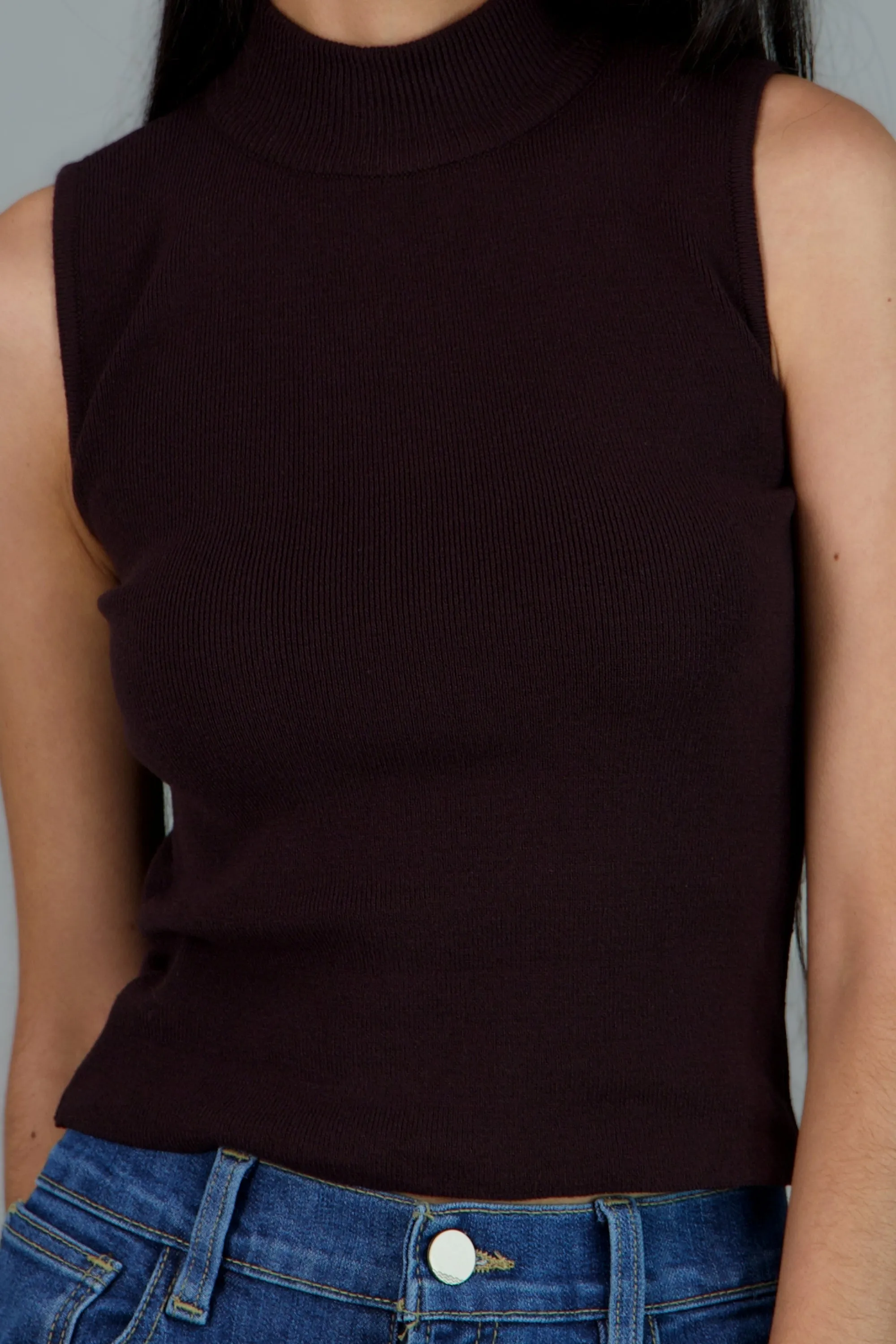 Top tejido sin manga cuello alto sold by Shasa product image thumbnail 5