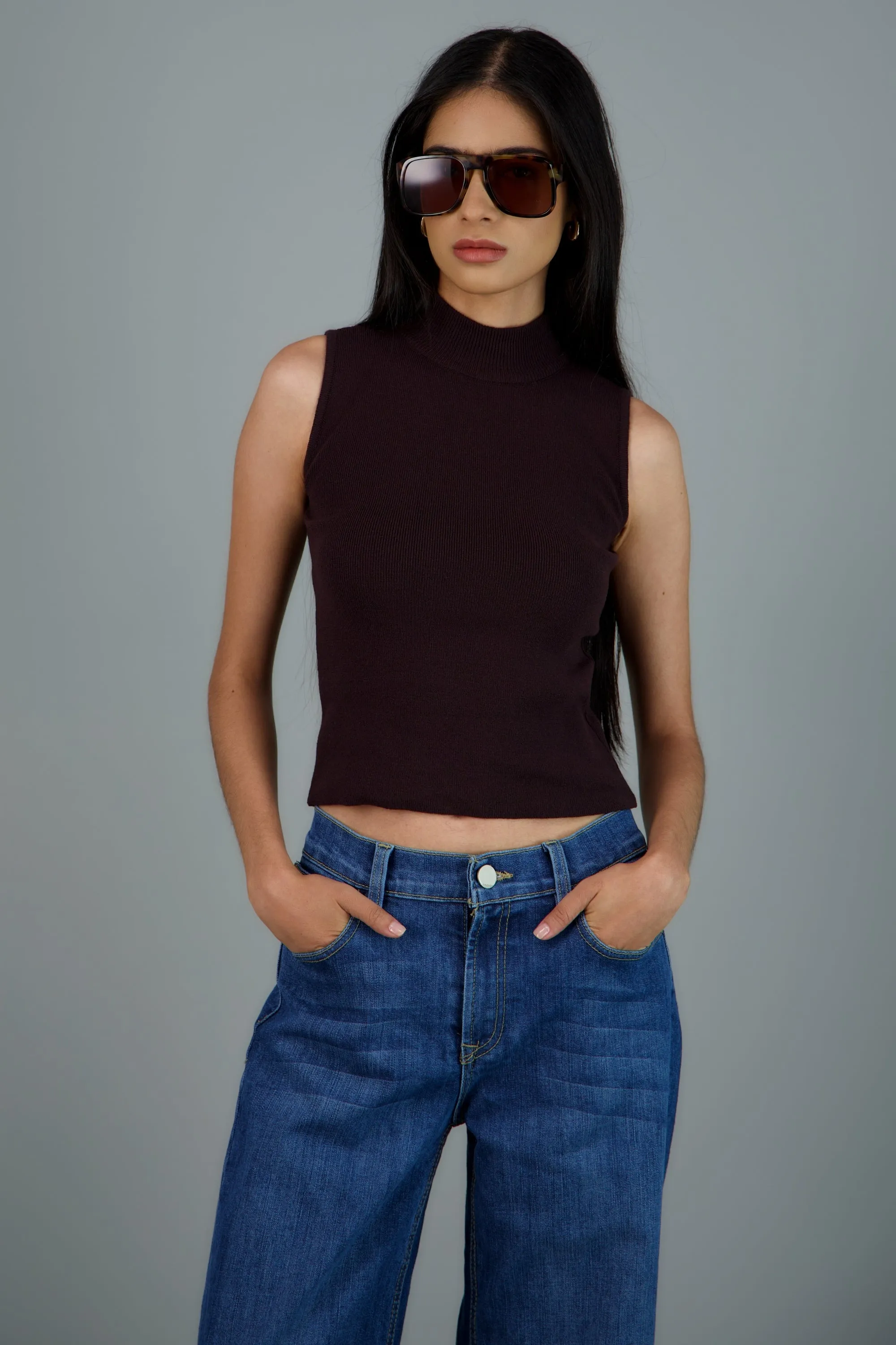 Top tejido sin manga cuello alto sold by Shasa product image thumbnail 2