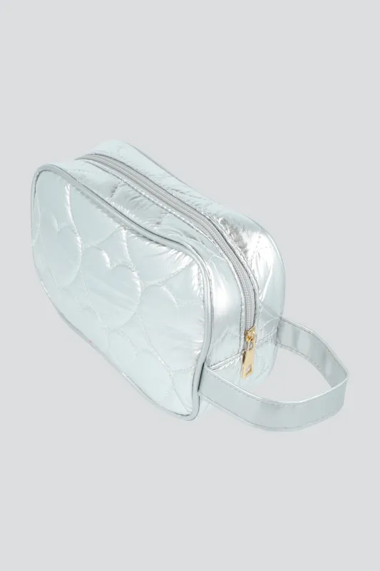 Cosmetiquera capitonada corazones sold by Shasa