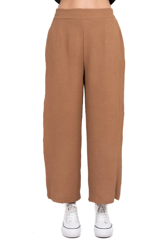 Pantalón amplio bolsillos sold by Shasa