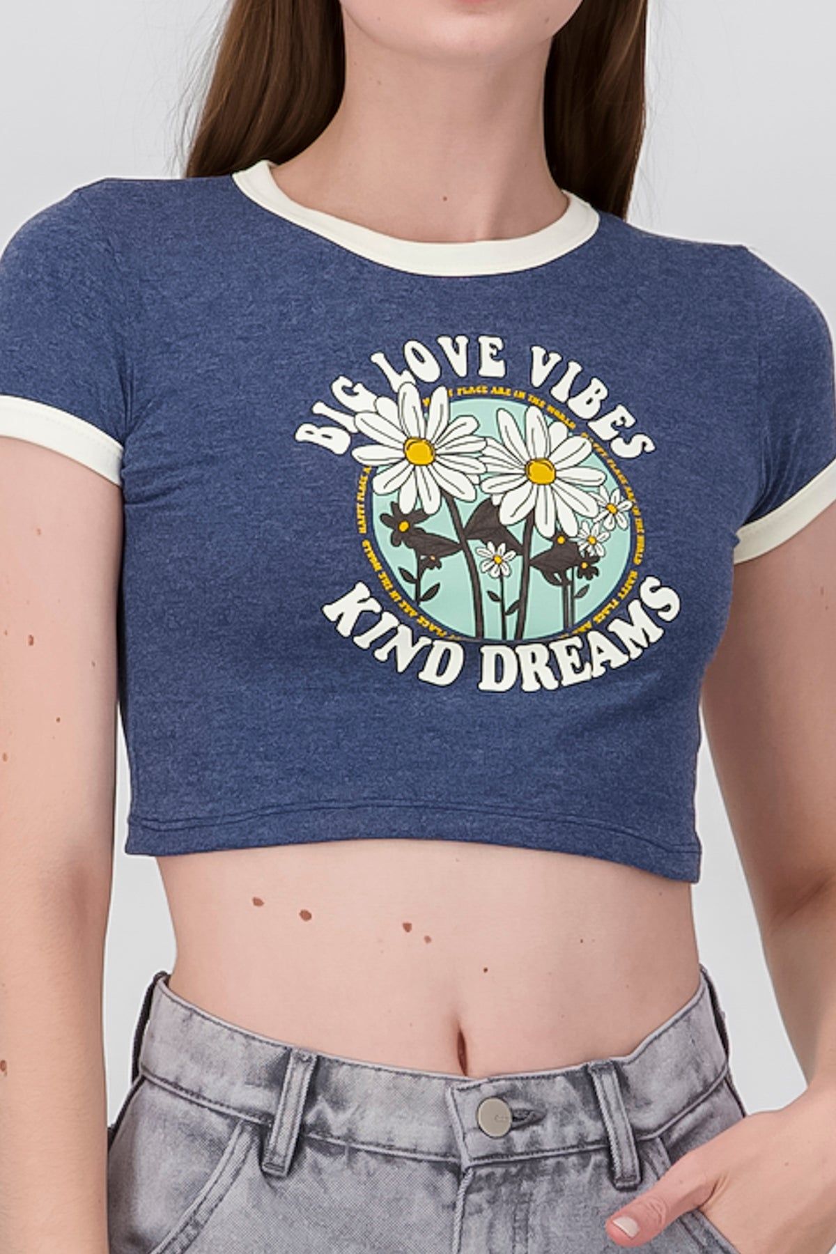 Playera Crop Frase Flores sold by Shasa product image thumbnail 5