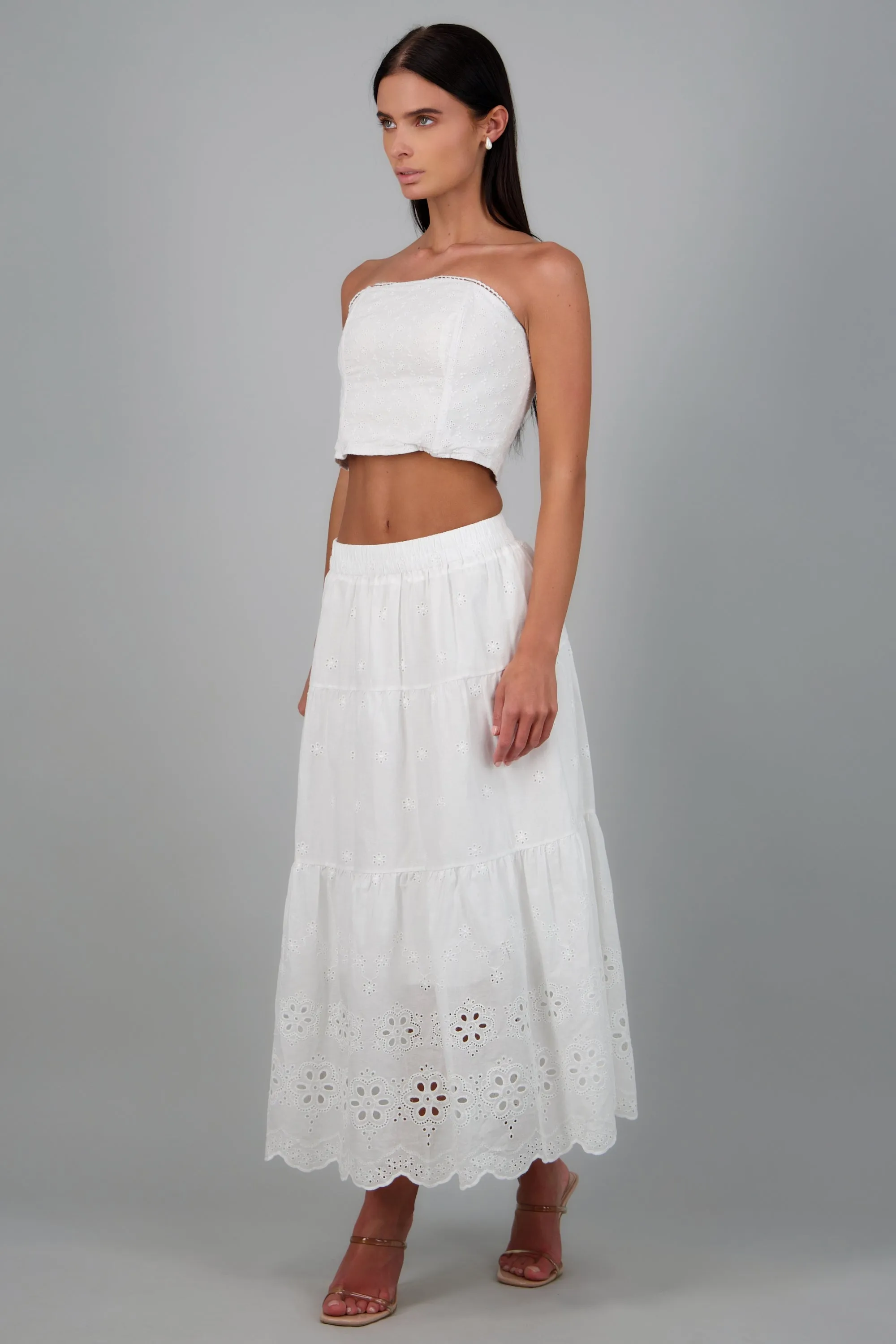 Maxi falda con detalles florales de ojales sold by Shasa product image thumbnail 3