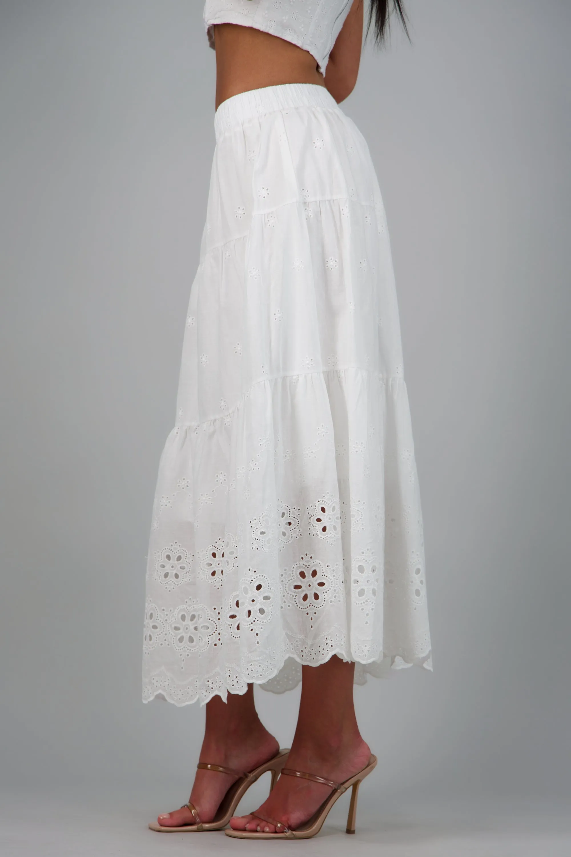 Maxi falda con detalles florales de ojales sold by Shasa product image thumbnail 4