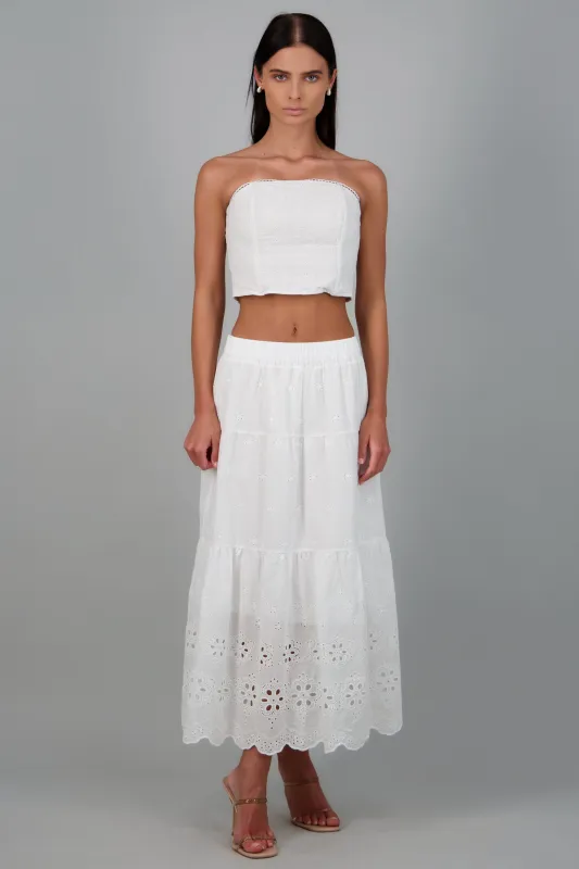 Maxi falda con detalles florales de ojales sold by Shasa