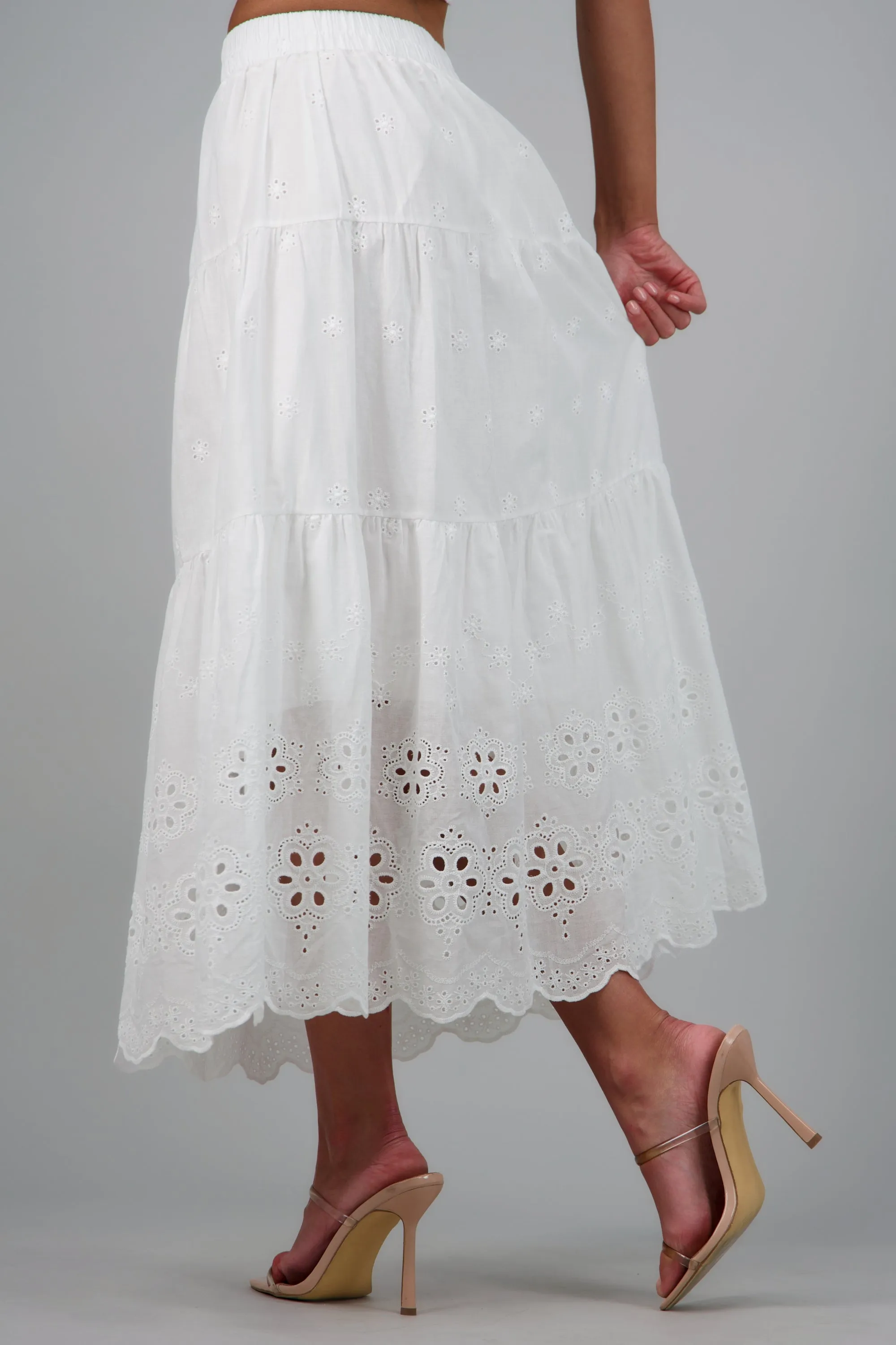 Maxi falda con detalles florales de ojales sold by Shasa product image thumbnail 5