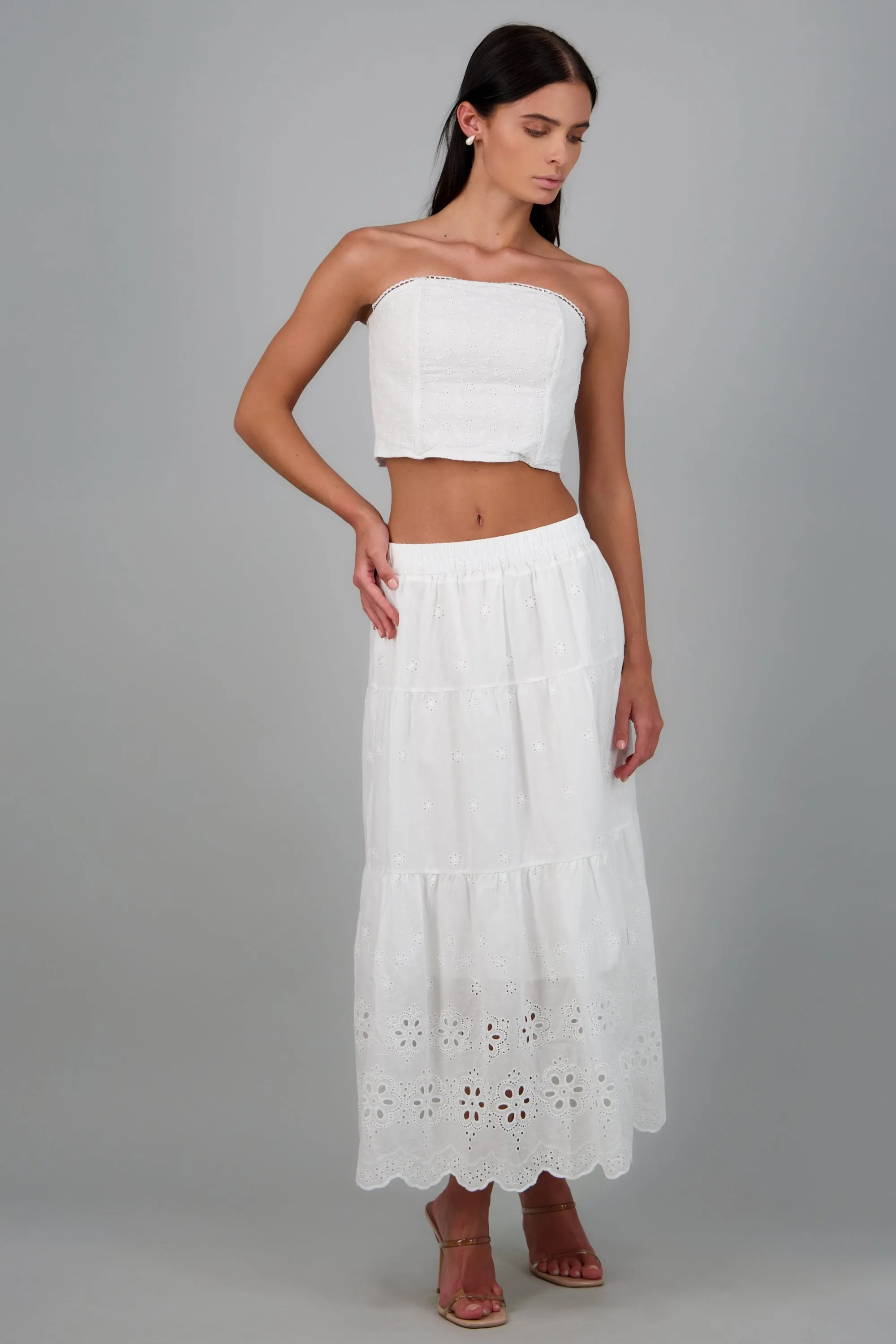 Maxi falda con detalles florales de ojales sold by Shasa product image thumbnail 2