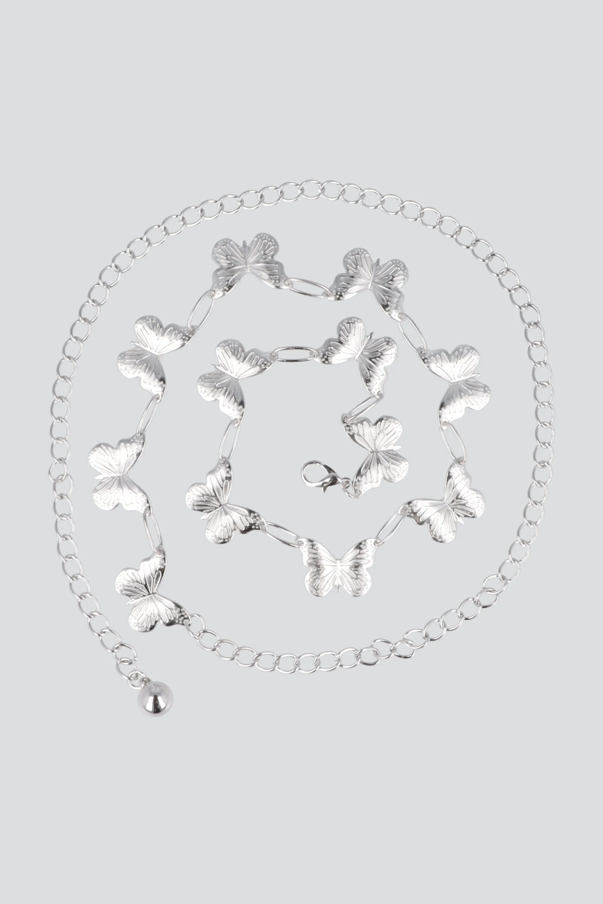 Cinturón cadena mariposas martelinadas sold by Shasa