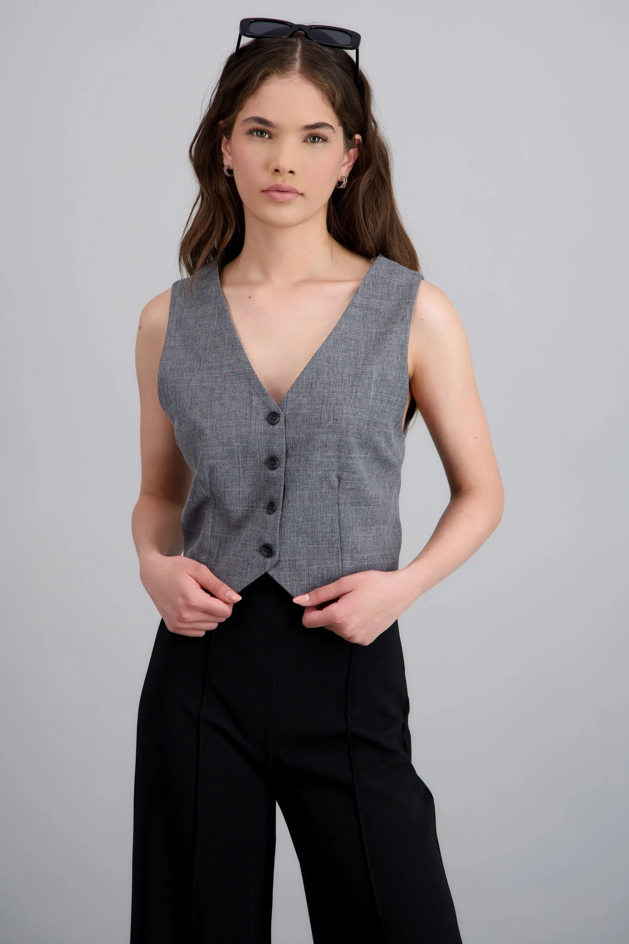 Chaleco crop sastreado detalle botones sold by Shasa