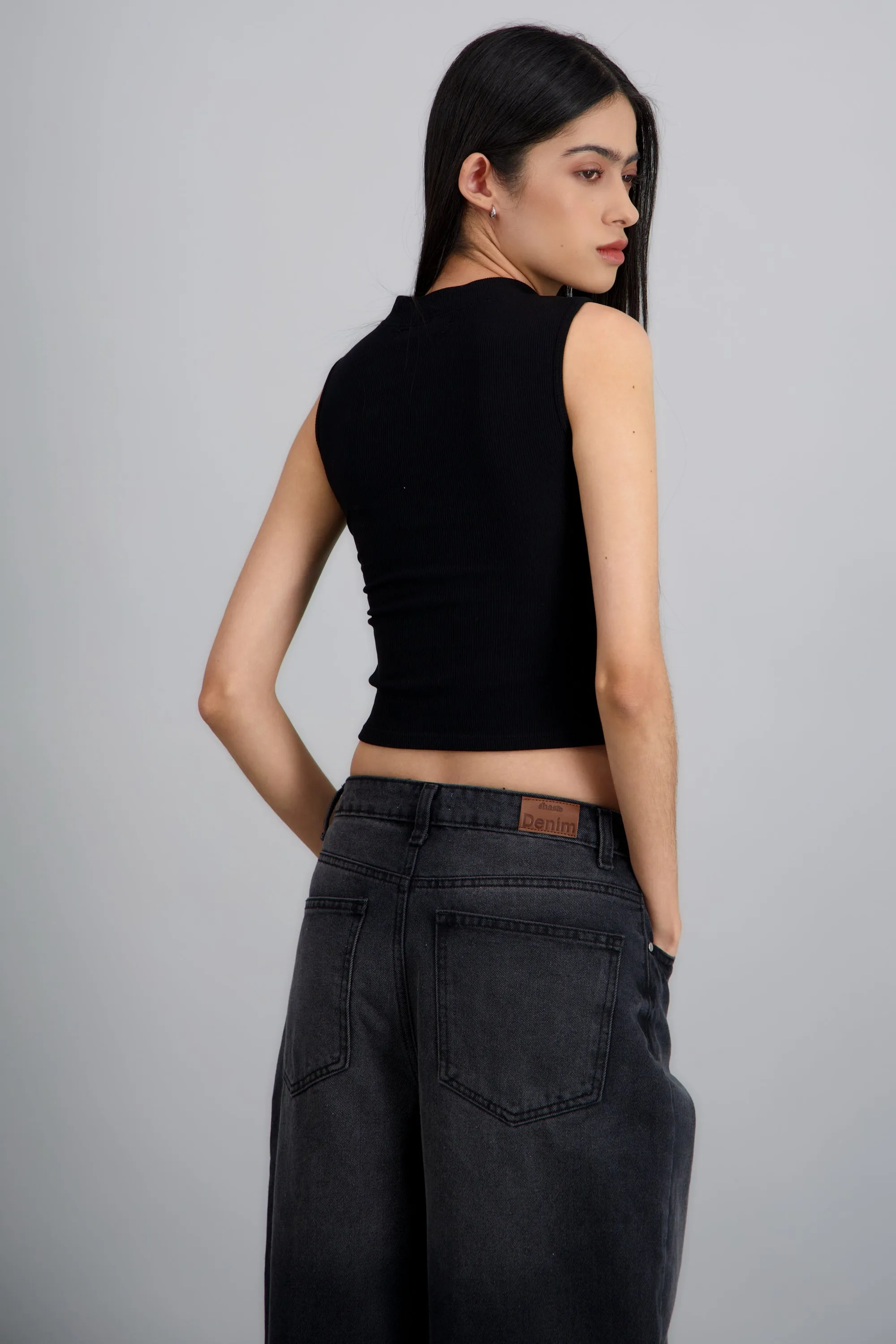 Top sin manga cuello redondo sold by Shasa product image thumbnail 4