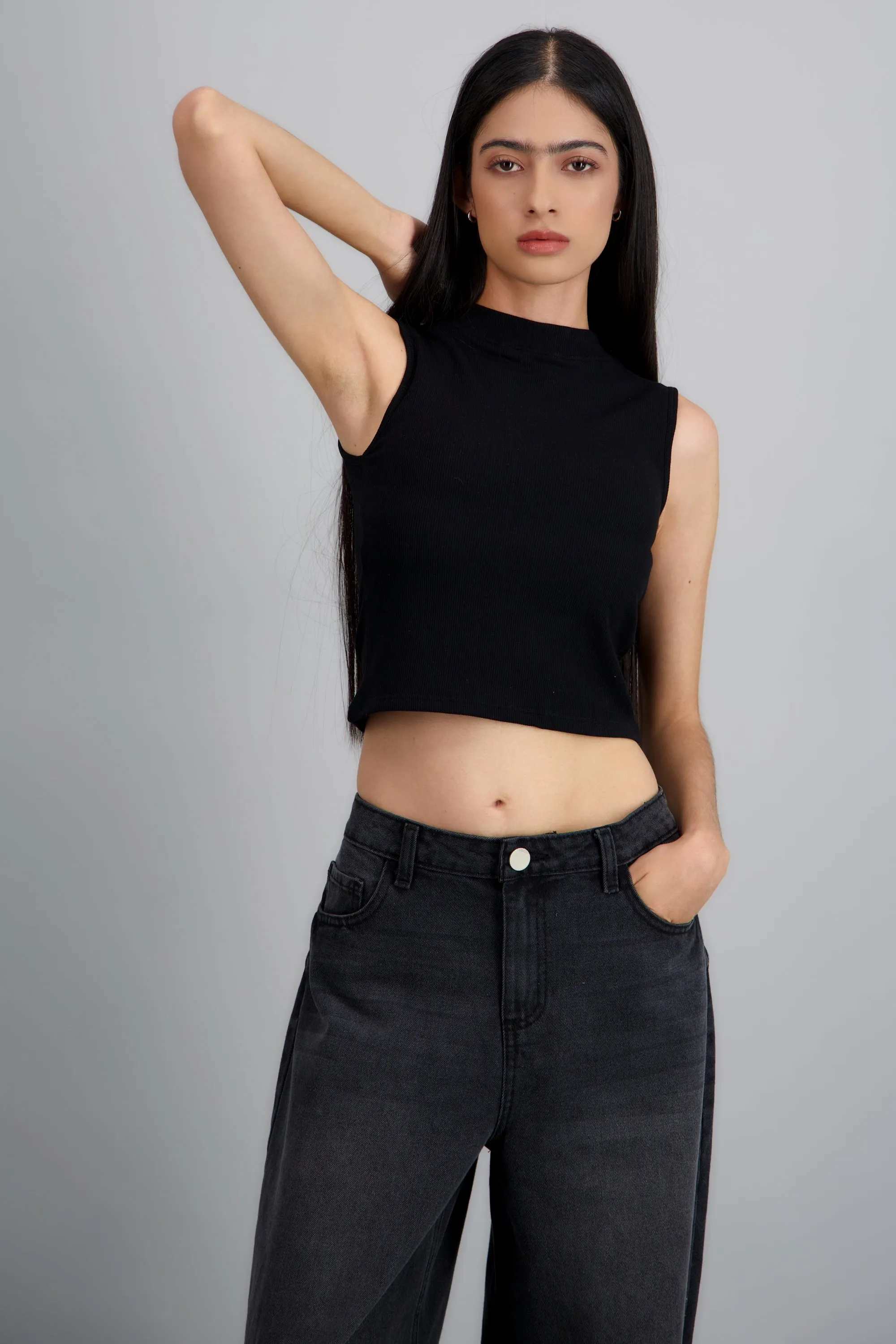 Top sin manga cuello redondo sold by Shasa