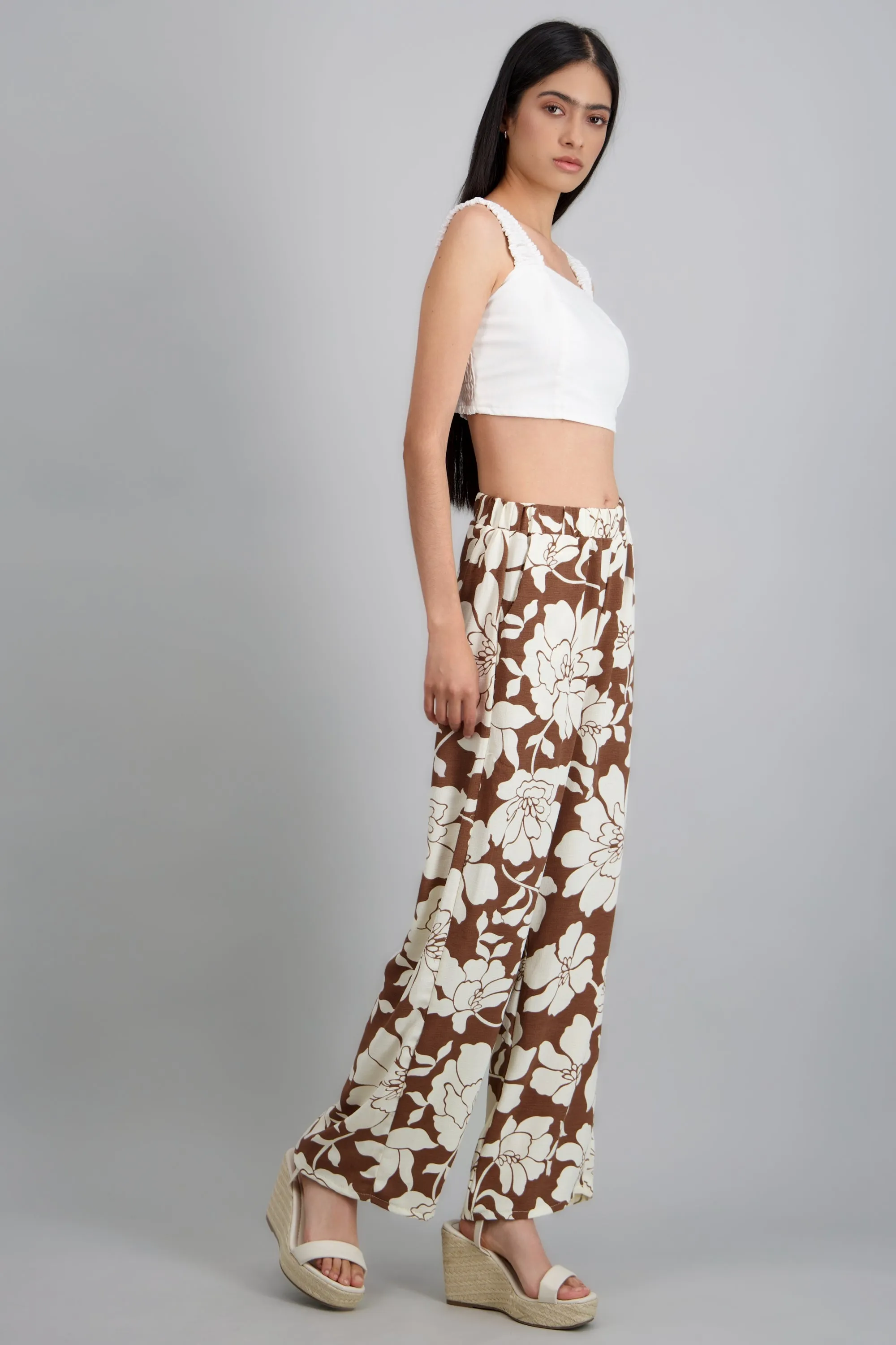 Pantalon recto con estampado flores sold by Shasa product image thumbnail 3
