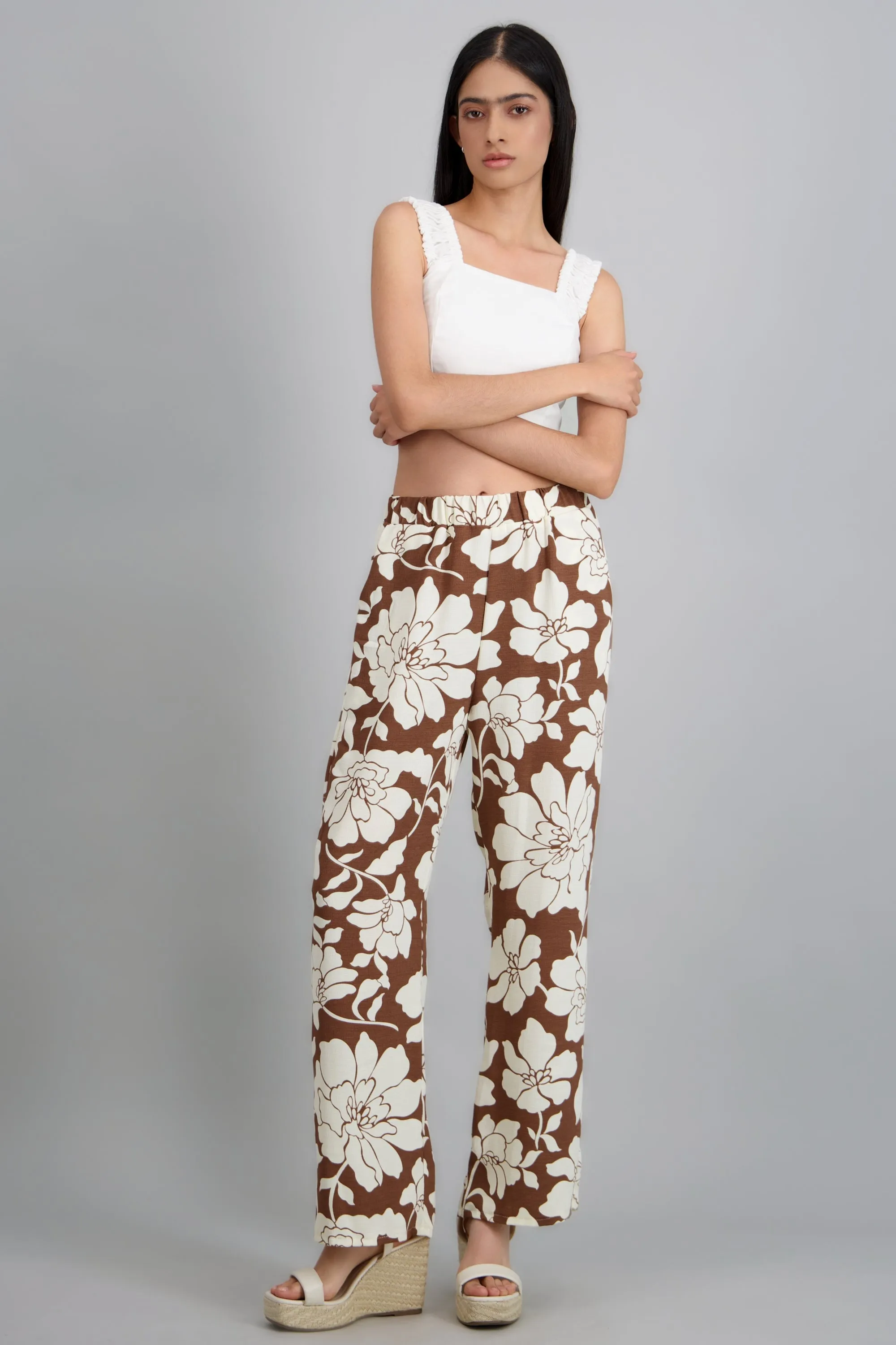Pantalon recto con estampado flores sold by Shasa product image thumbnail 2