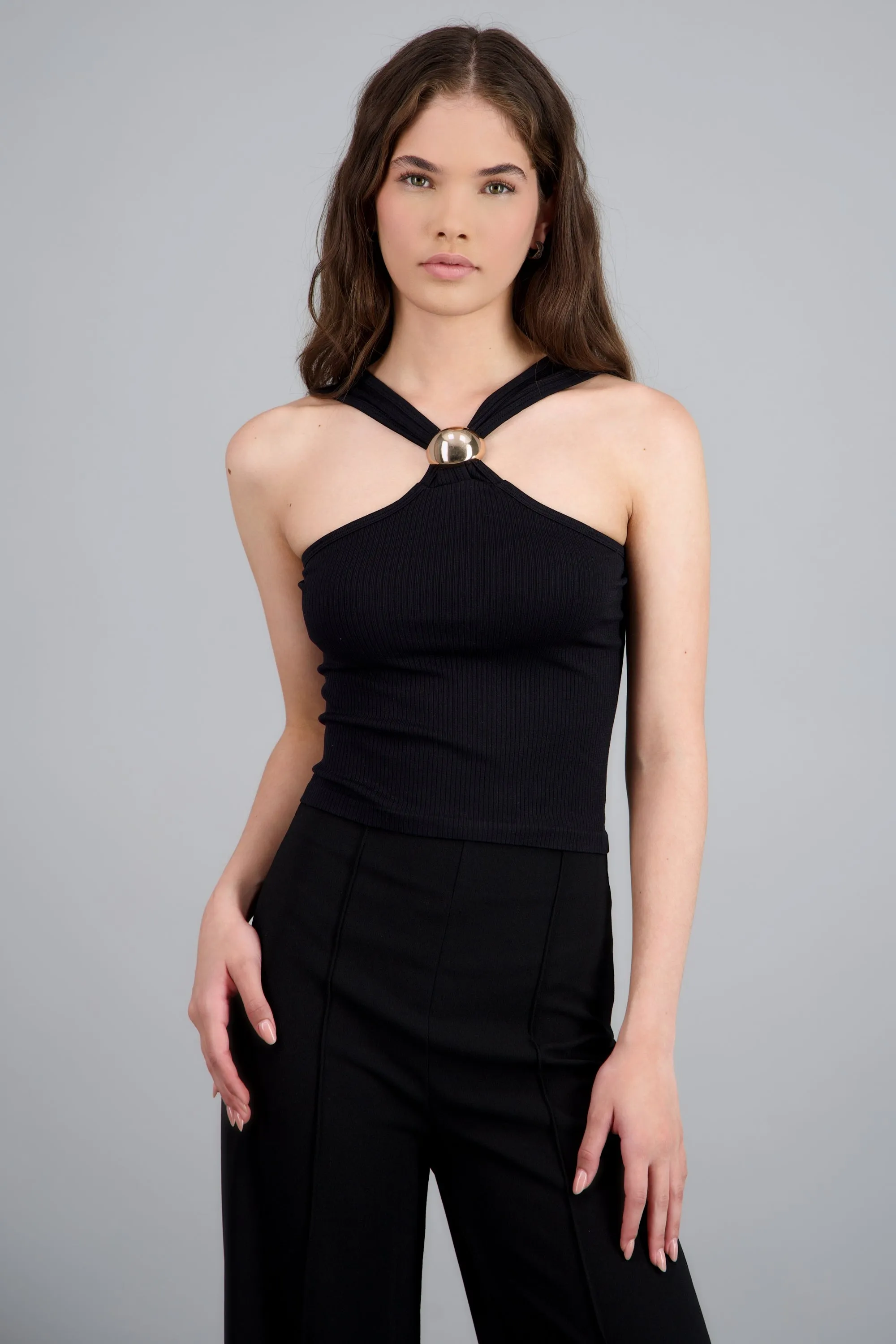 Top halter detalle seamless sold by Shasa