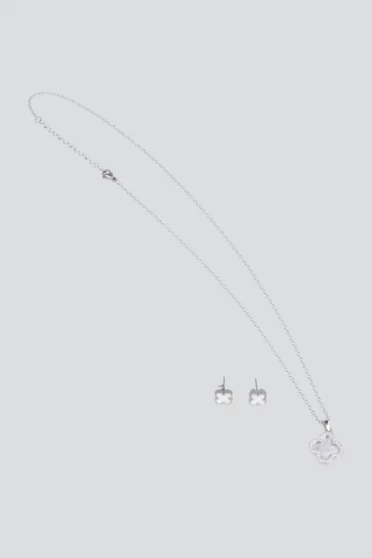 Set aretes collar flor sold by Shasa