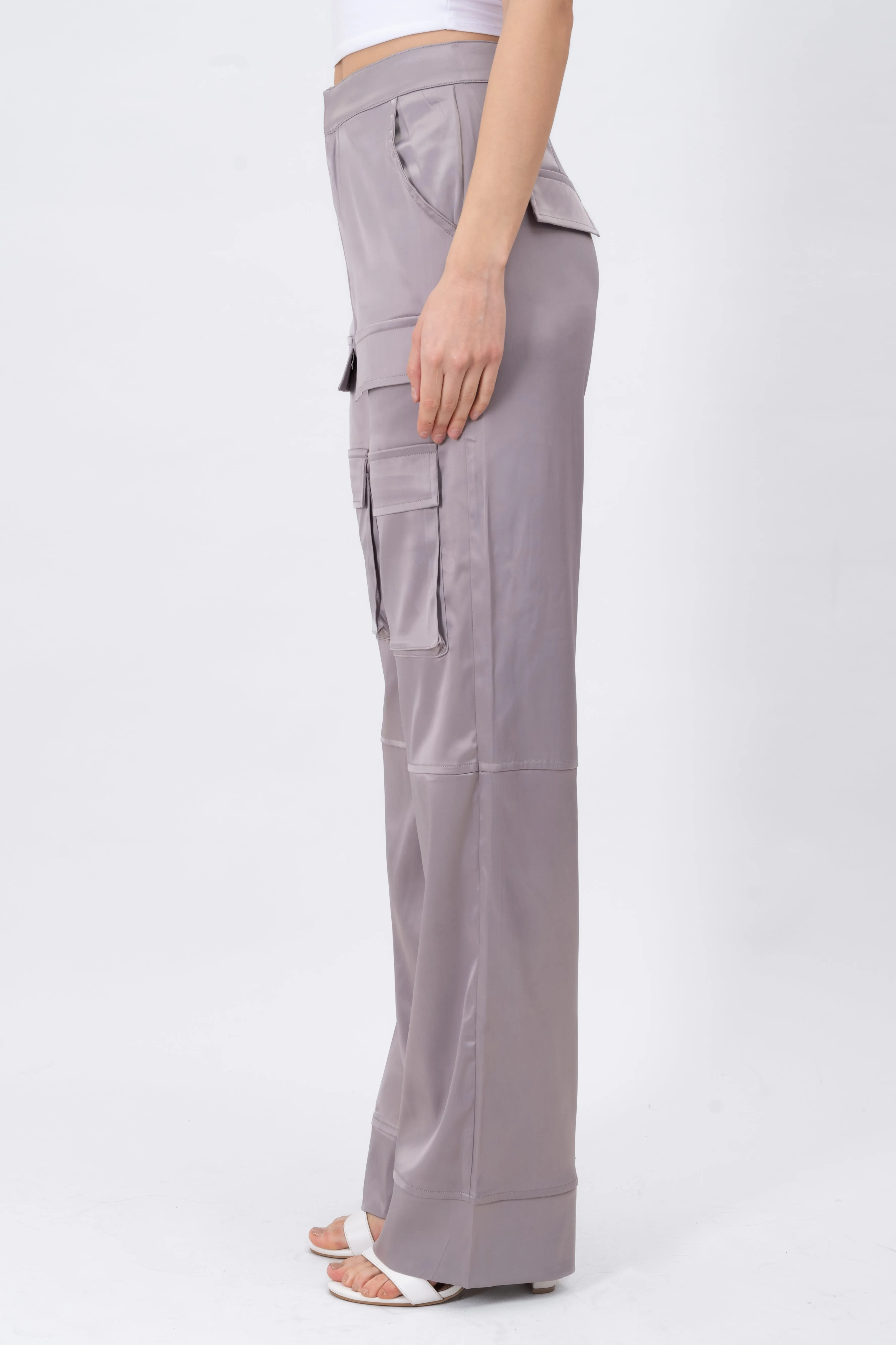 Pantalón recto cargo satinado sold by Shasa product image thumbnail 3