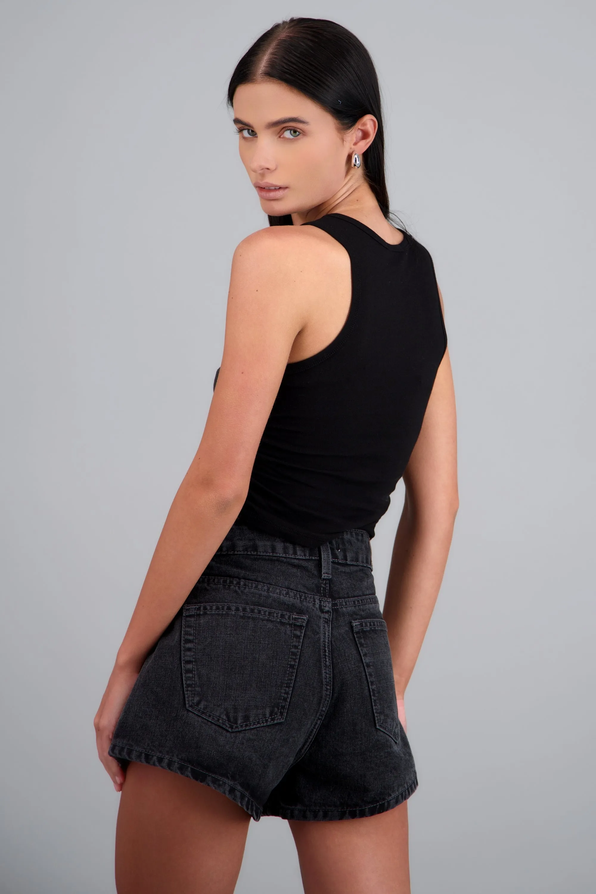 Top sin manga detalle drapeado sold by Shasa