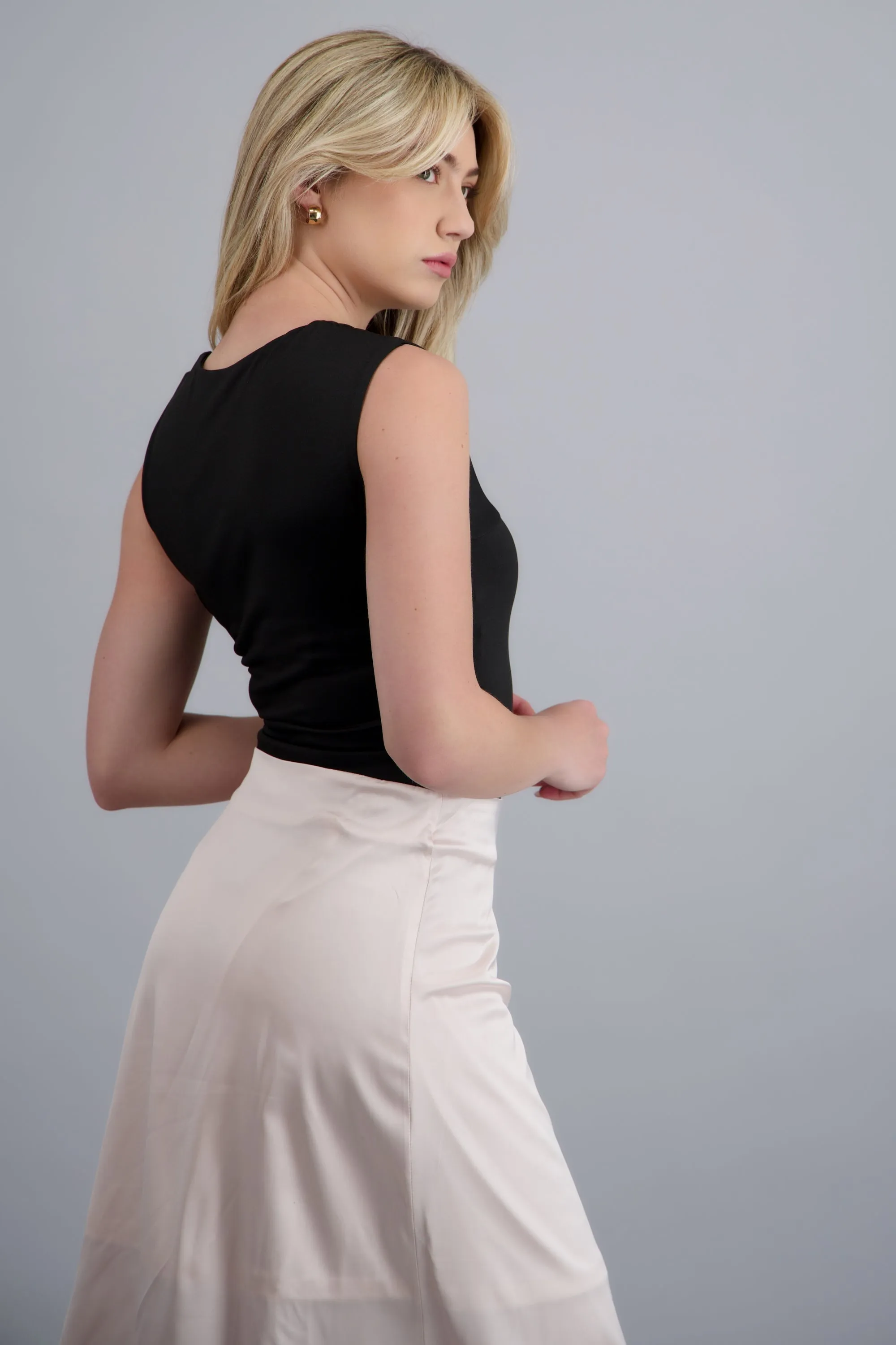 Bodysuit asimetrico detalle herraje sold by Shasa product image thumbnail 4