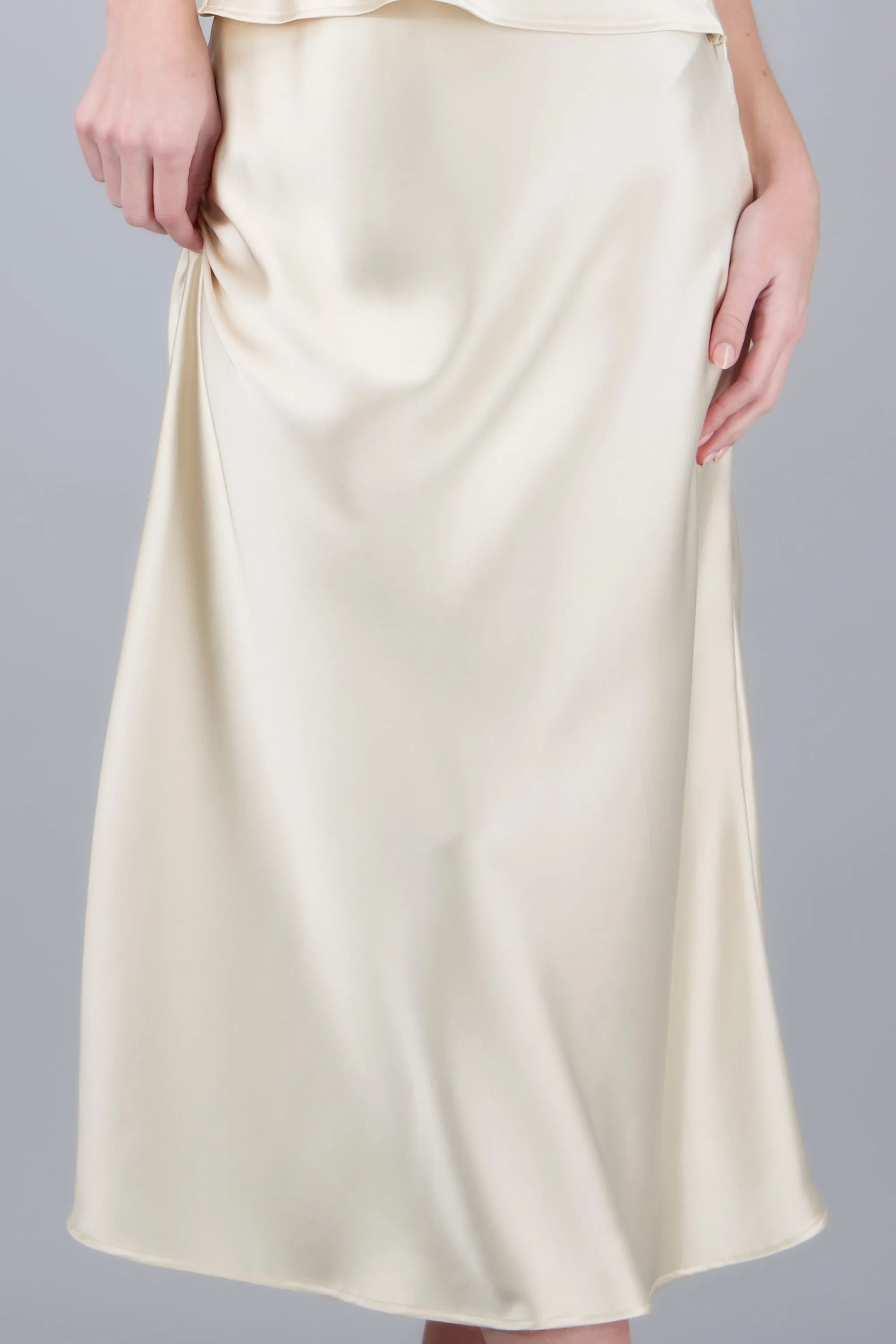 Falda midi satinada lisa sold by Shasa product image thumbnail 5