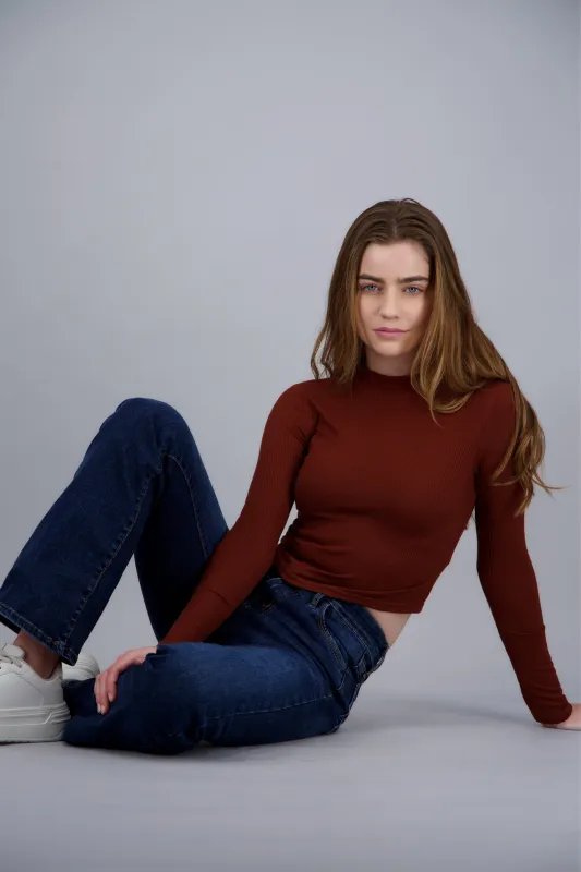 Top crop manga larga cuello alto made by Shasa