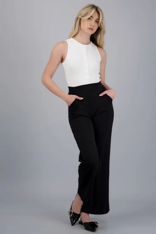 Pantalon liso con bolsas sold by Shasa