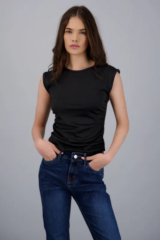 Top sin mangas drapeado sold by Shasa