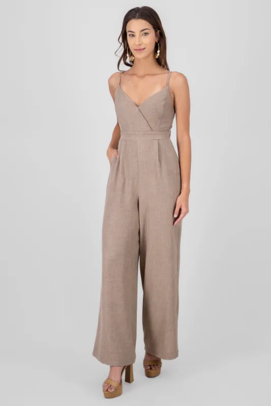 Jumpsuit escote v cruzado tirantes sold by Shasa