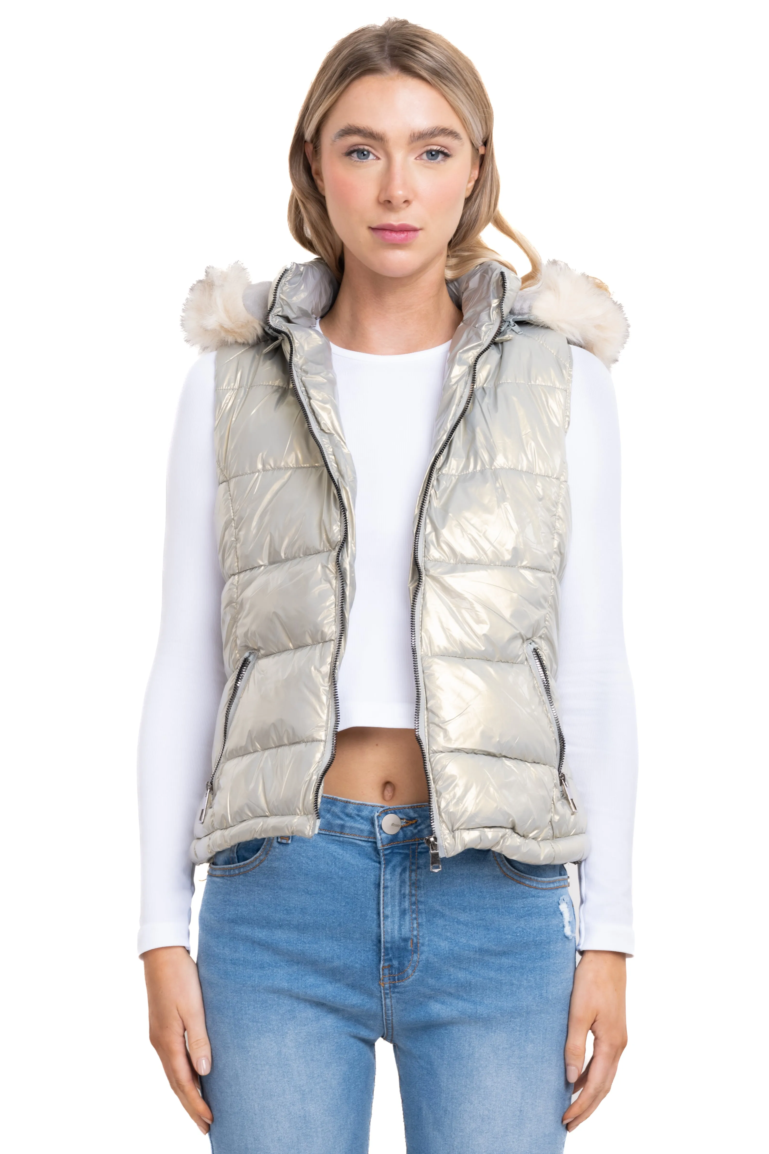 Chaleco metálico gorro peluche sold by Shasa