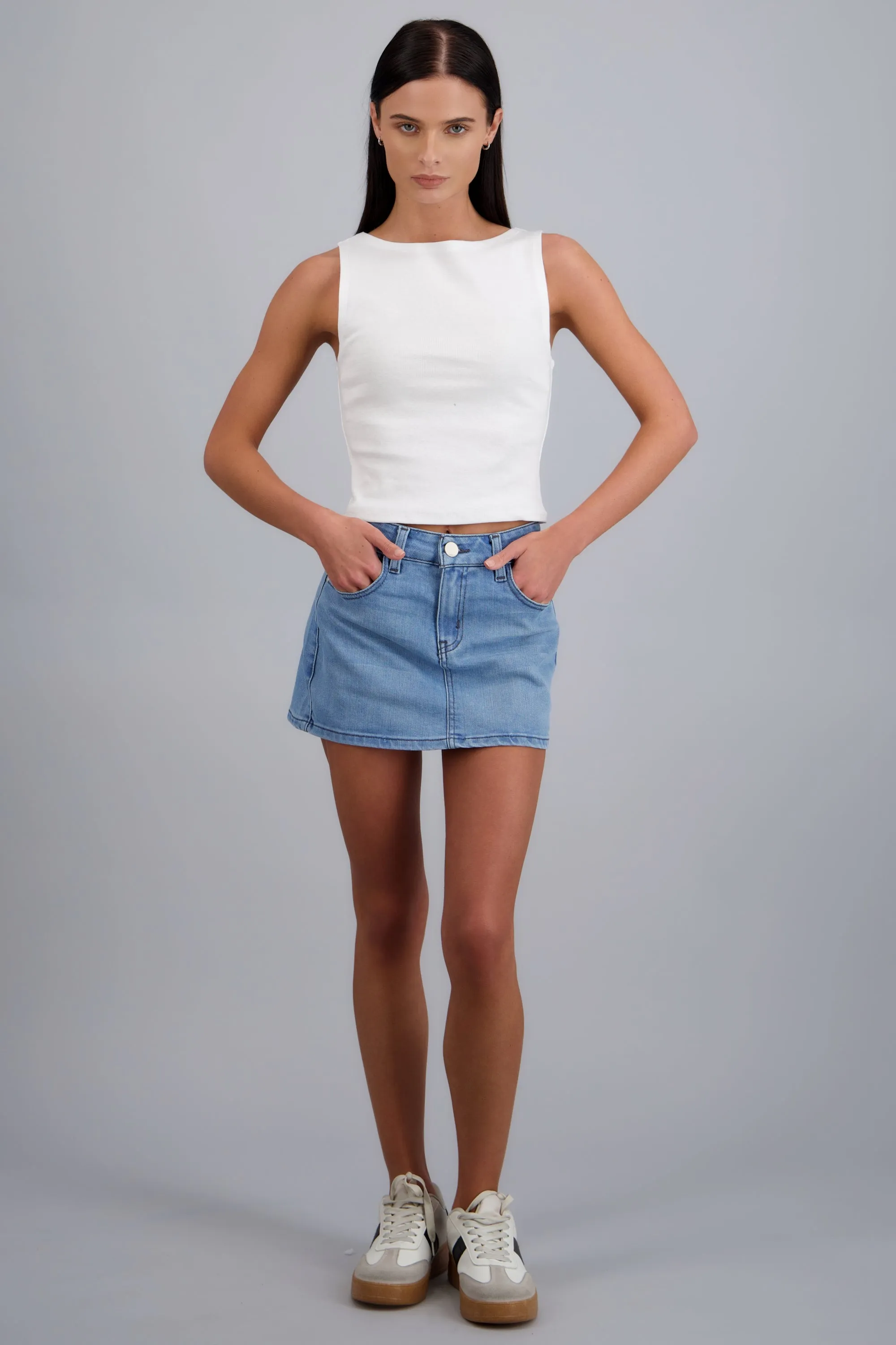 Falda recta basica sold by Shasa