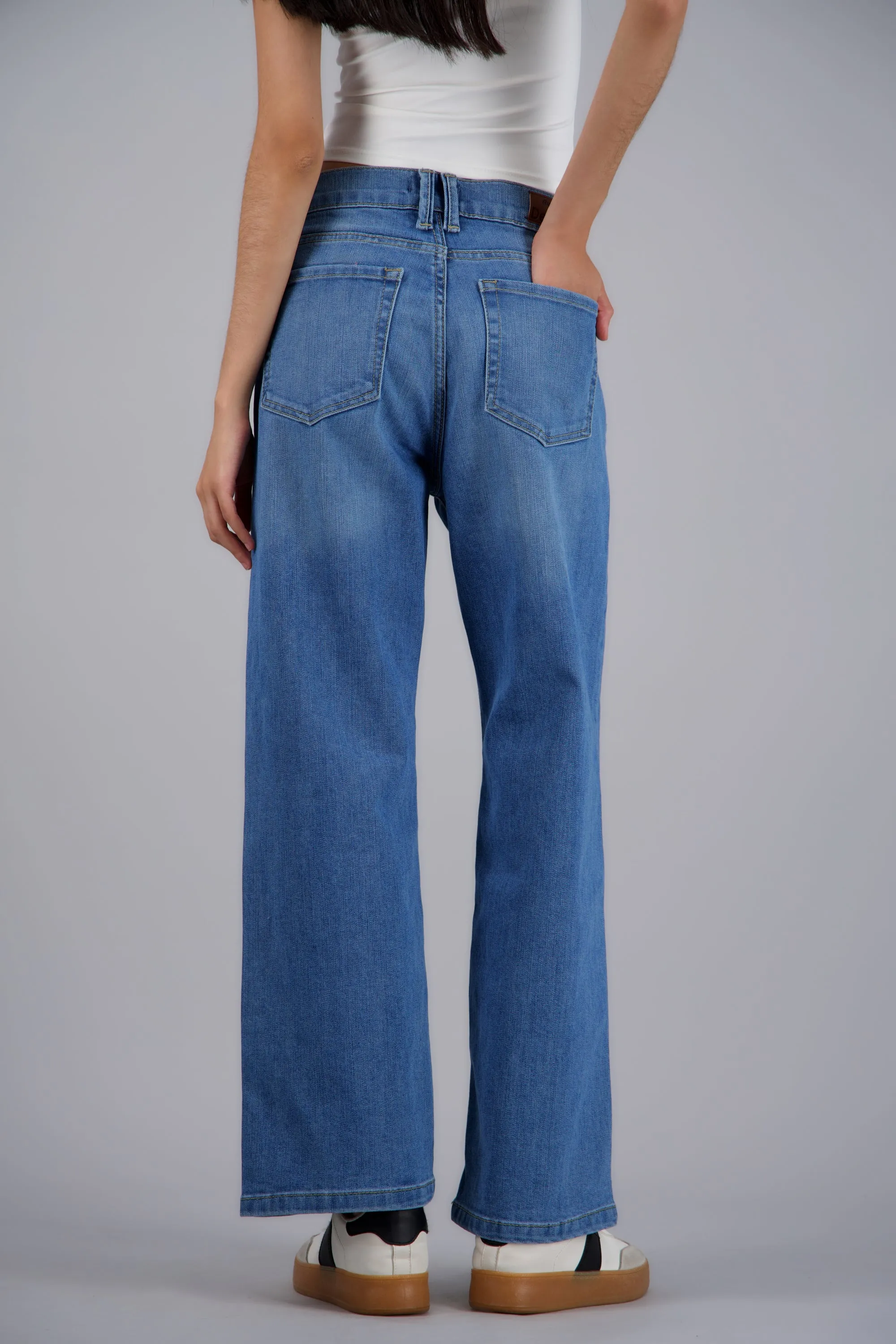 Jeans wide leg básicos desgaste sold by Shasa product image thumbnail 4