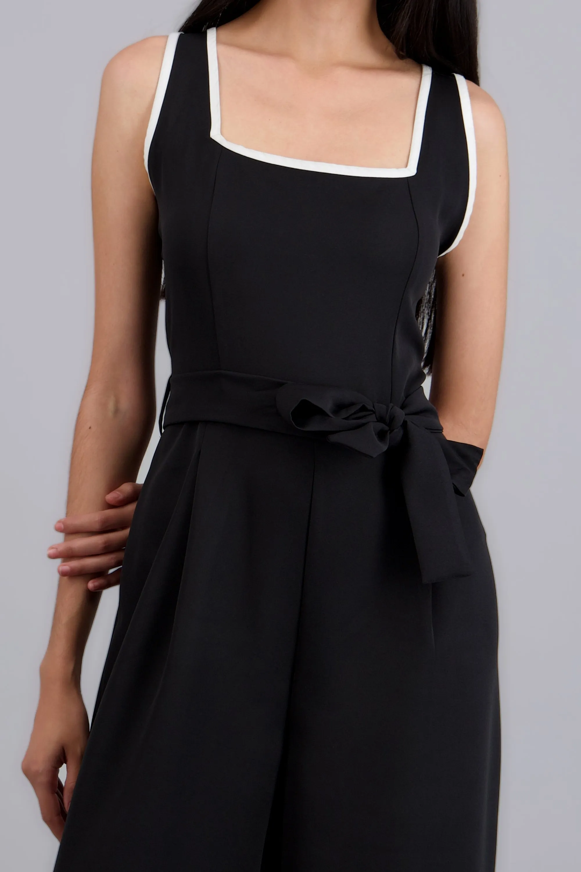 Jumpsuit escote cuadrado detalle contraste sold by Shasa product image thumbnail 5