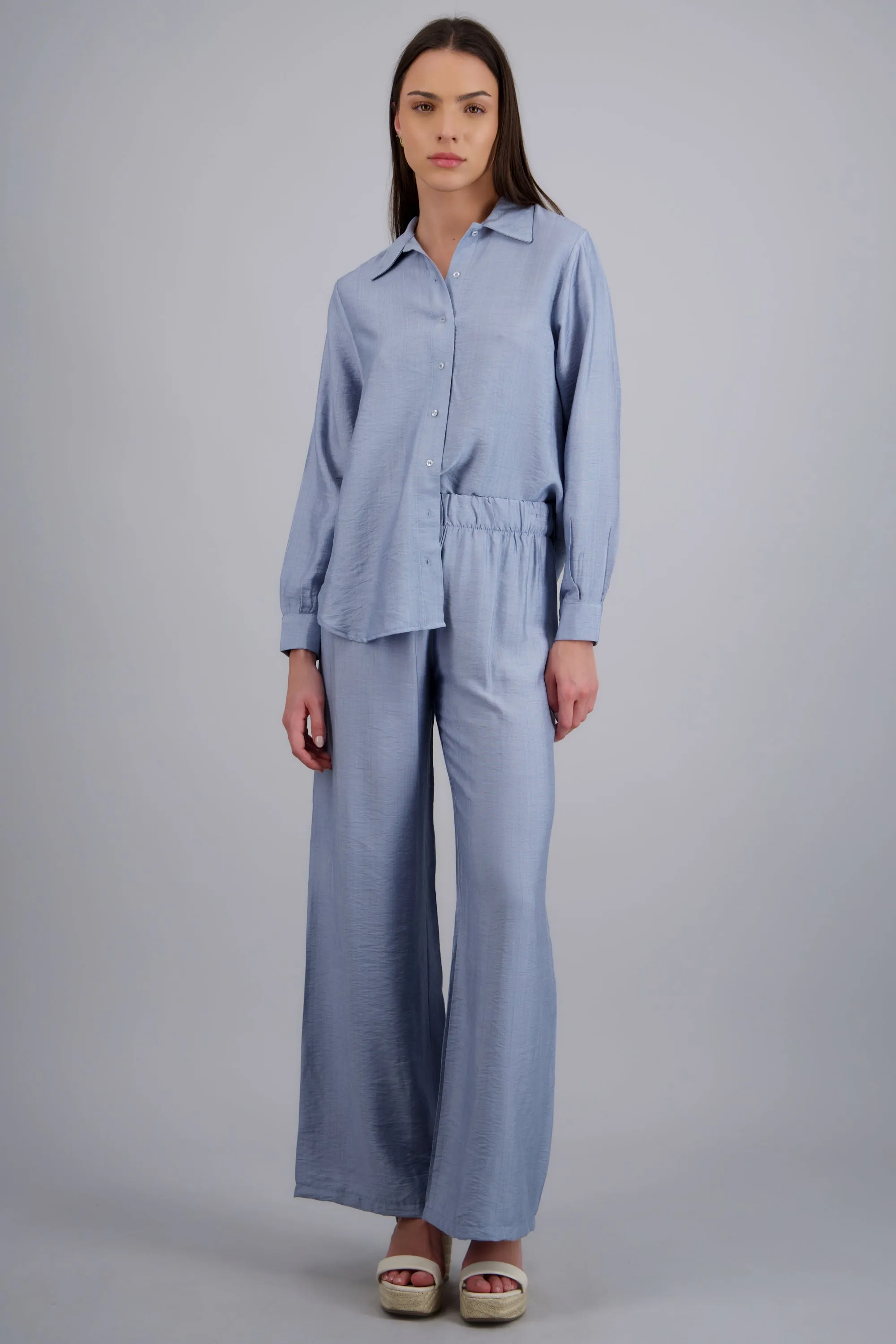 Pantalon amplio textura sold by Shasa